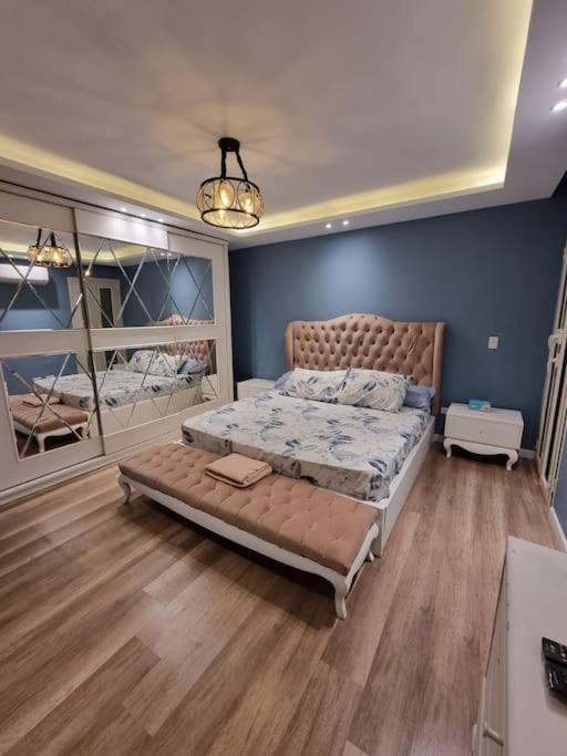 New Cairo Luxurious Apartment with Wide Garden View