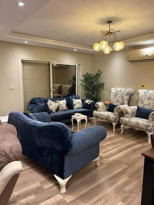New Cairo Luxurious Apartment with Wide Garden View