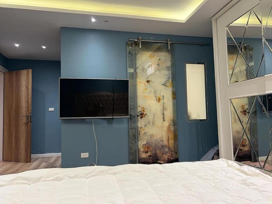 New Cairo Luxurious Apartment with Wide Garden View