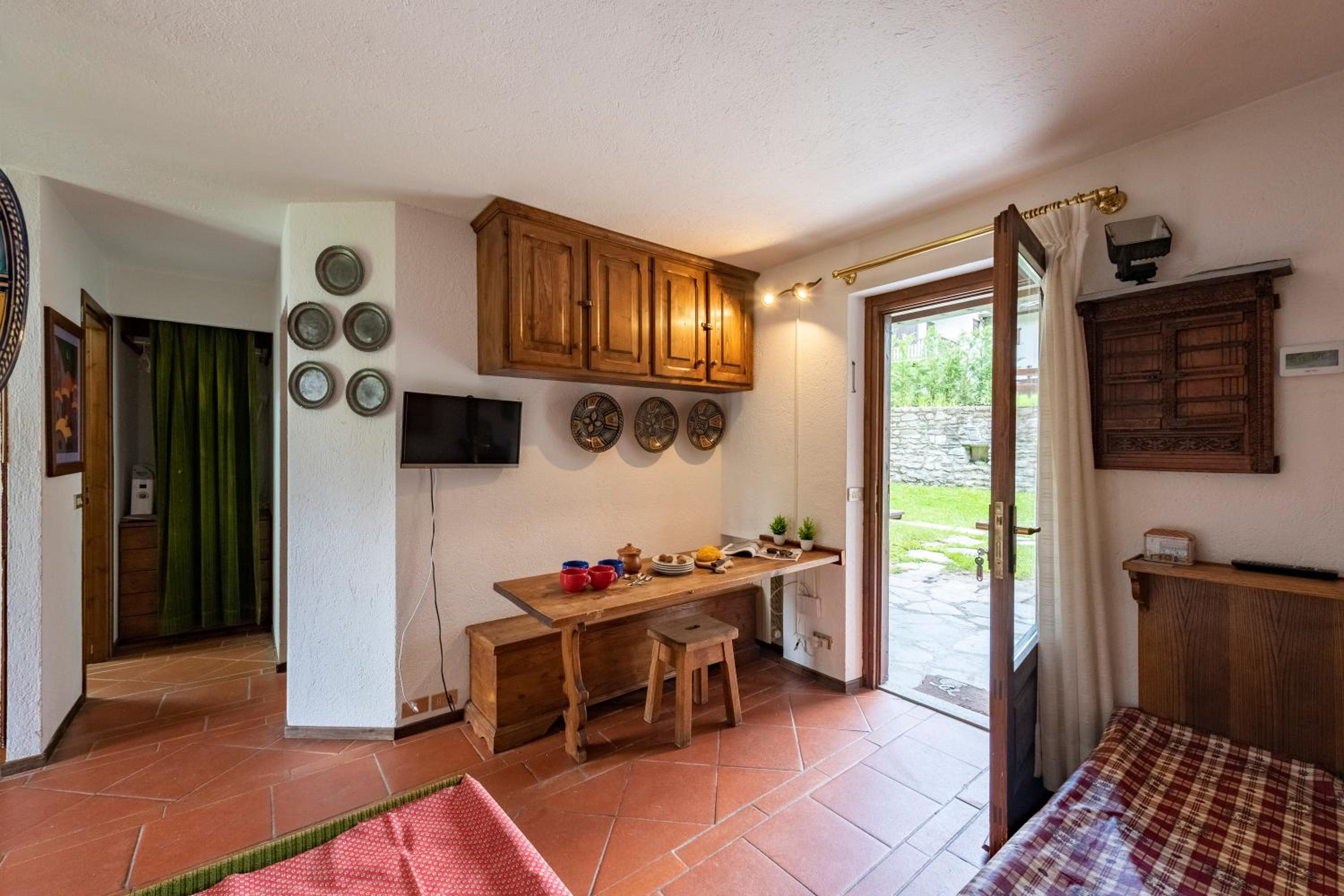 Charming Apart with Garden in Courmayeur - Happy Rentals view 4