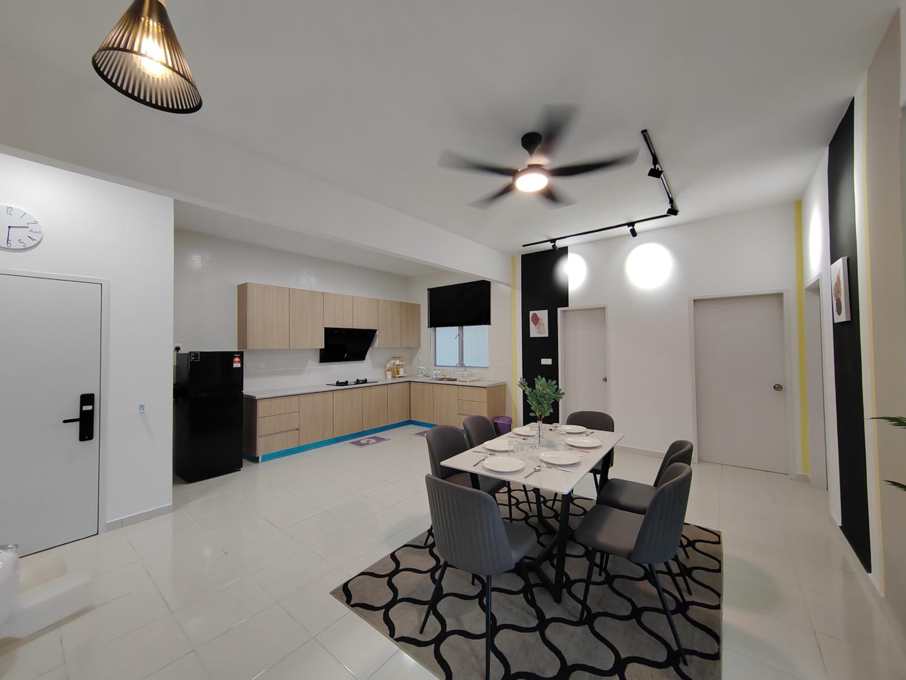 TIZ Palace Homestay 3R3B Apartment w Sunset View Balcony and pool Nearby Bangi Wonderland photo 2