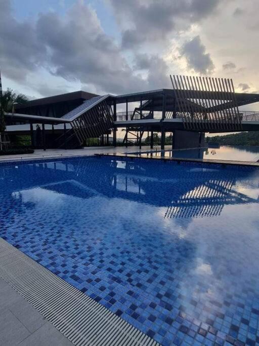 TIZ Palace Homestay 3R3B Apartment w Sunset View Balcony and pool Nearby Bangi Wonderland photo 7