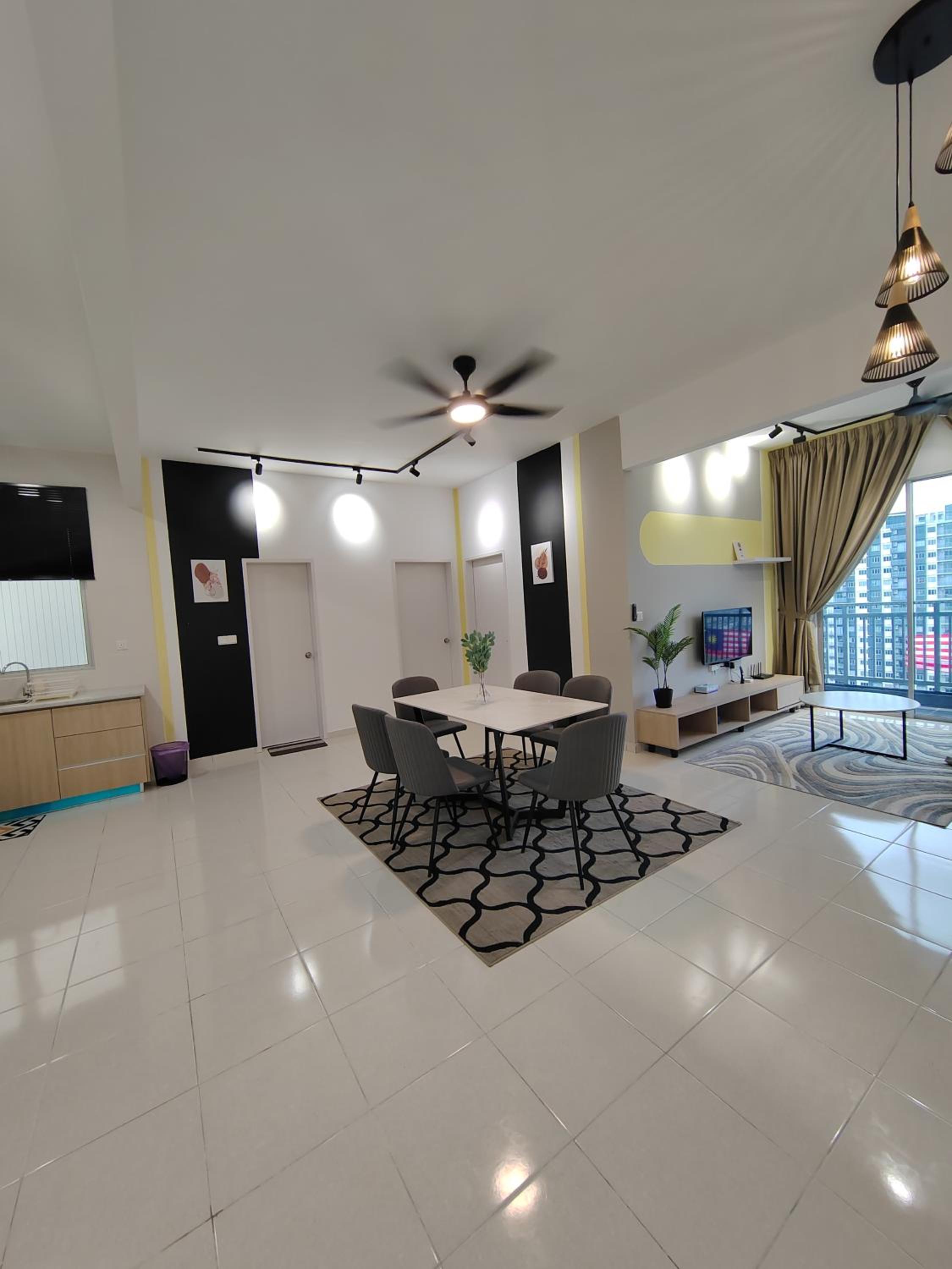 TIZ Palace Homestay 3R3B Apartment w Sunset View Balcony and pool Nearby Bangi Wonderland photo 5