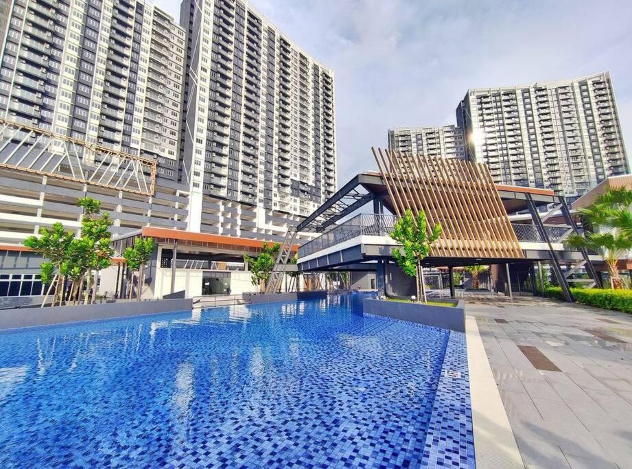 TIZ Palace Homestay 3R3B Apartment w Sunset View Balcony and pool Nearby Bangi Wonderland photo 8