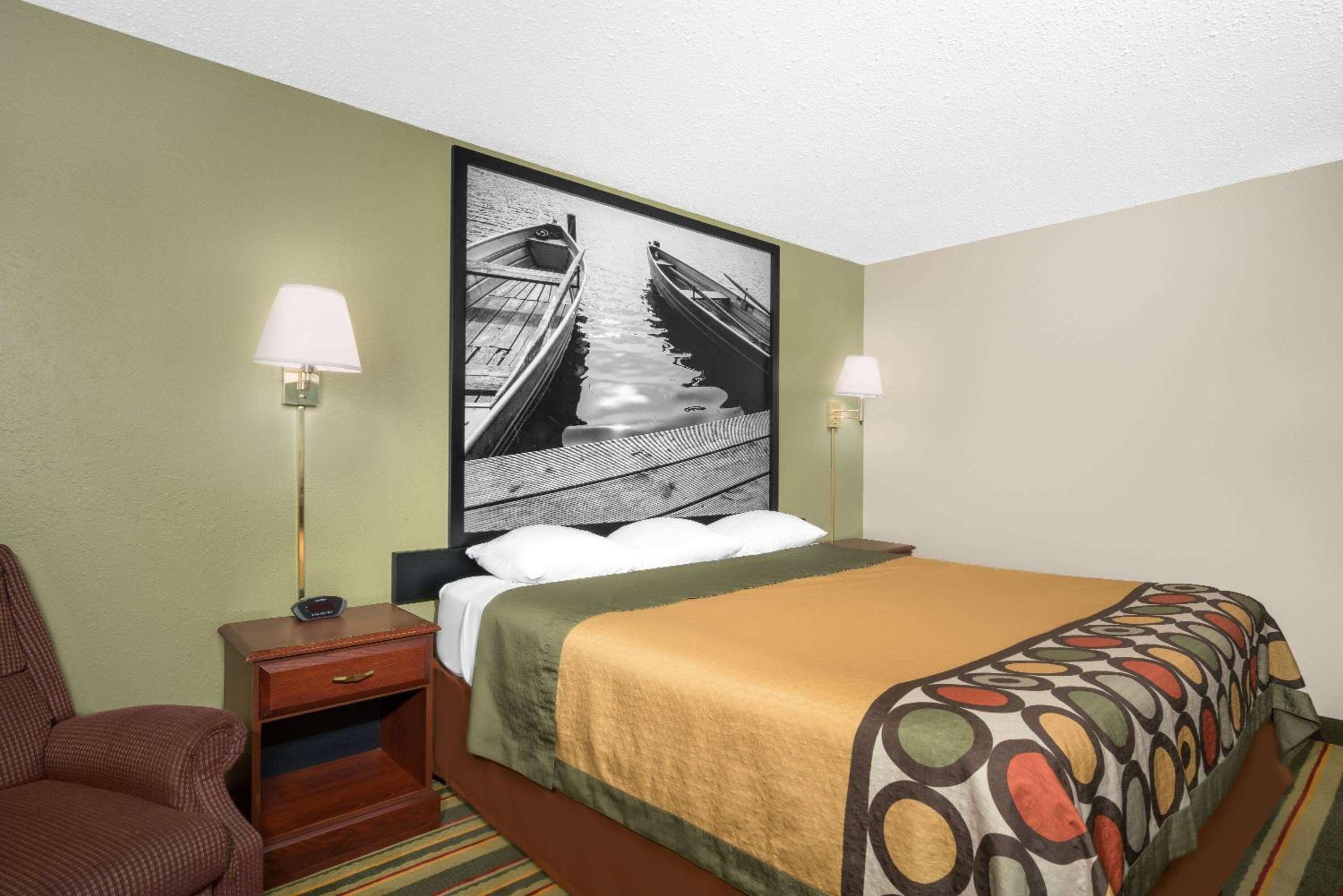 Super 8 by Wyndham Winona MN view 5