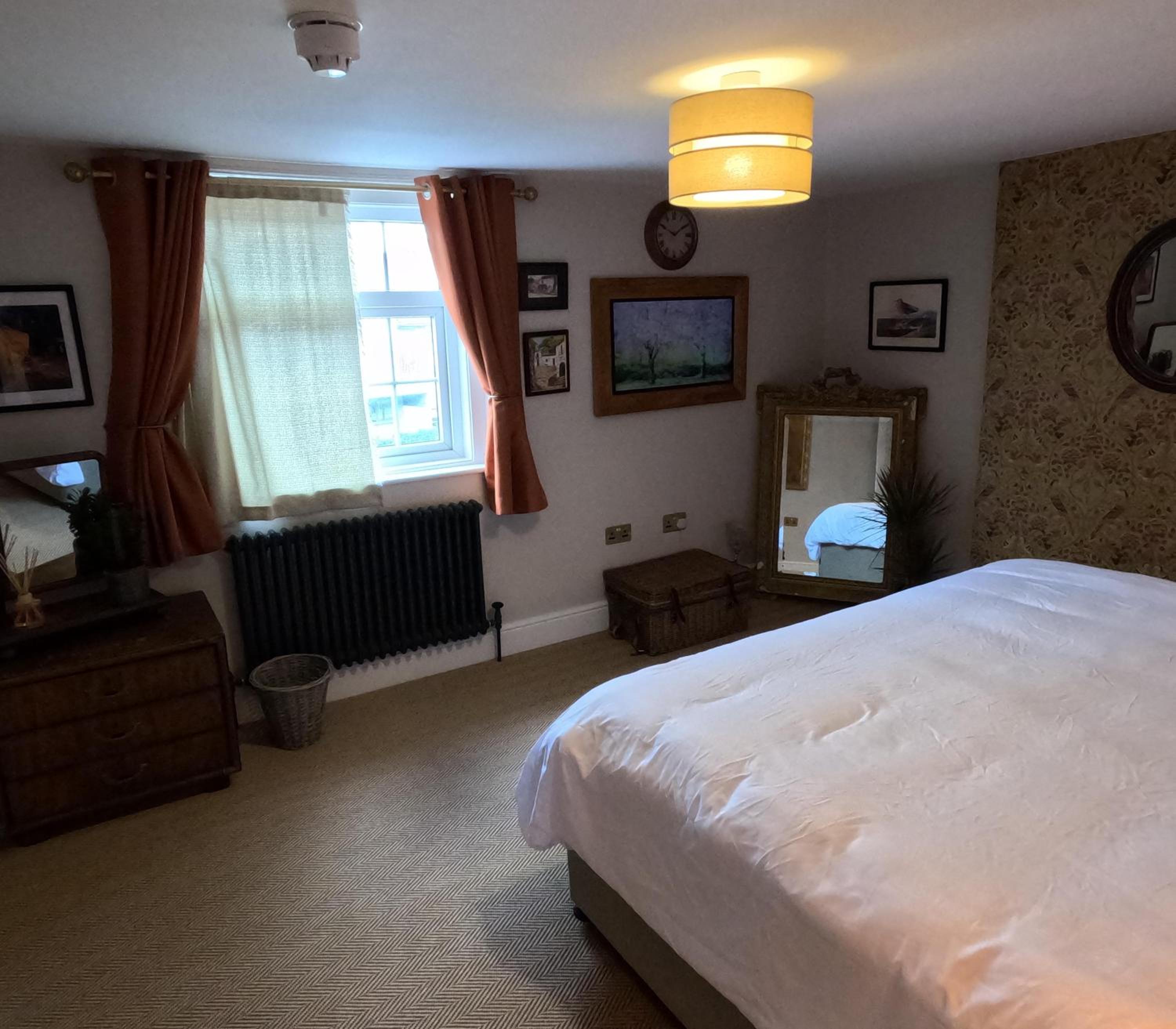 Royal Oak Retreat - Sleeps 6 Pub & Pet Friendly