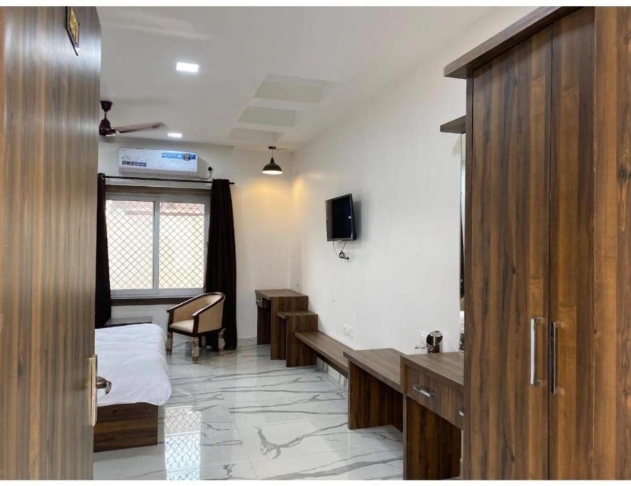 Hotel The Rajwada Resort, Mathura view 4