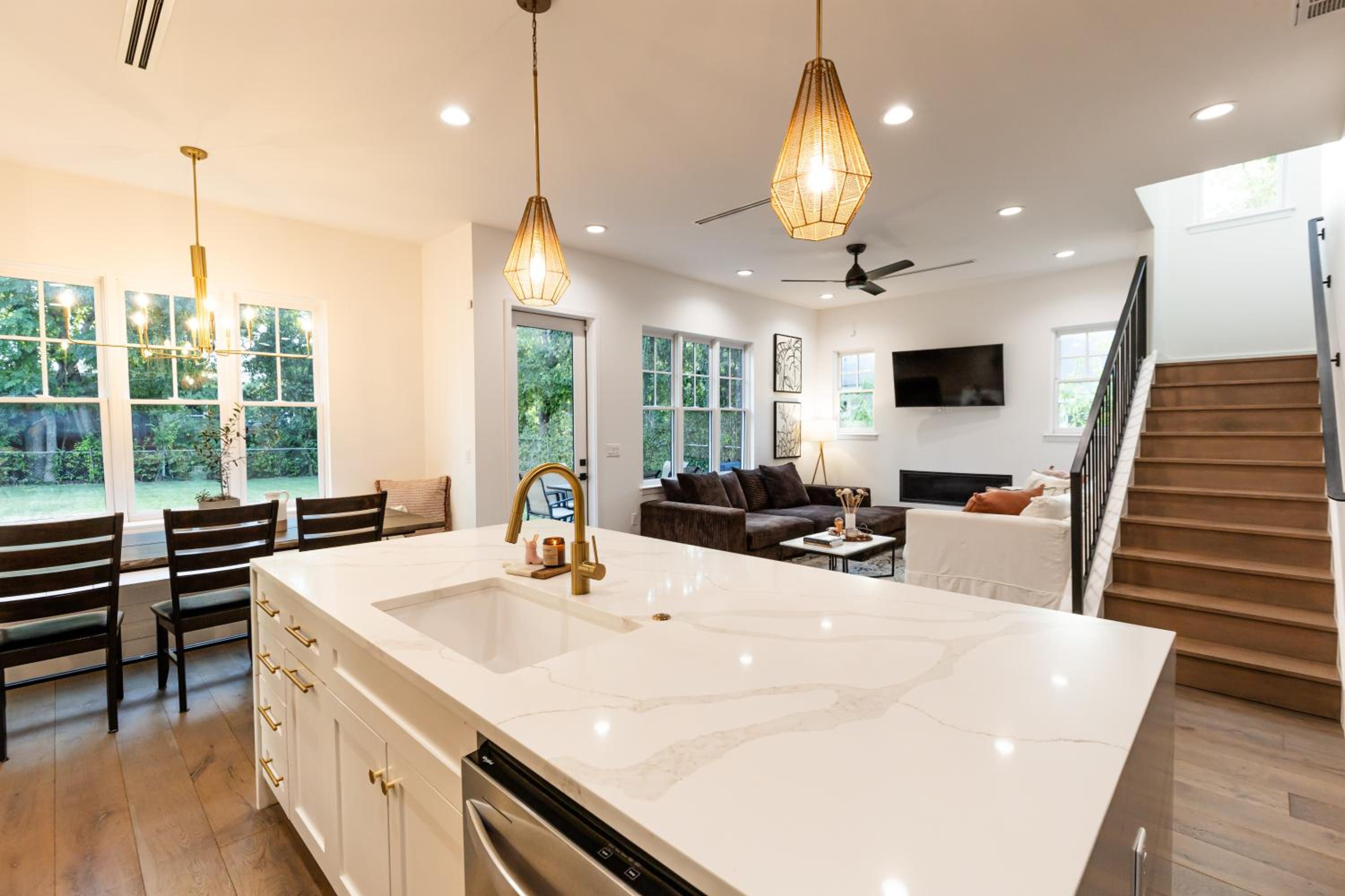 Downtown ATX Farm Haus - Property Image 8