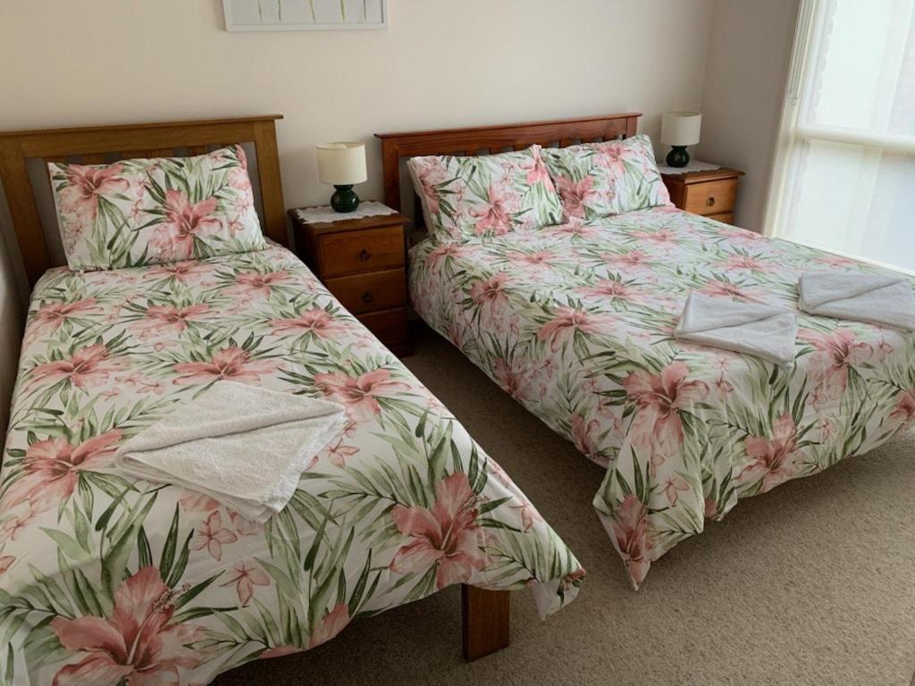 2BR Self Contained Holiday Unit Close to Water