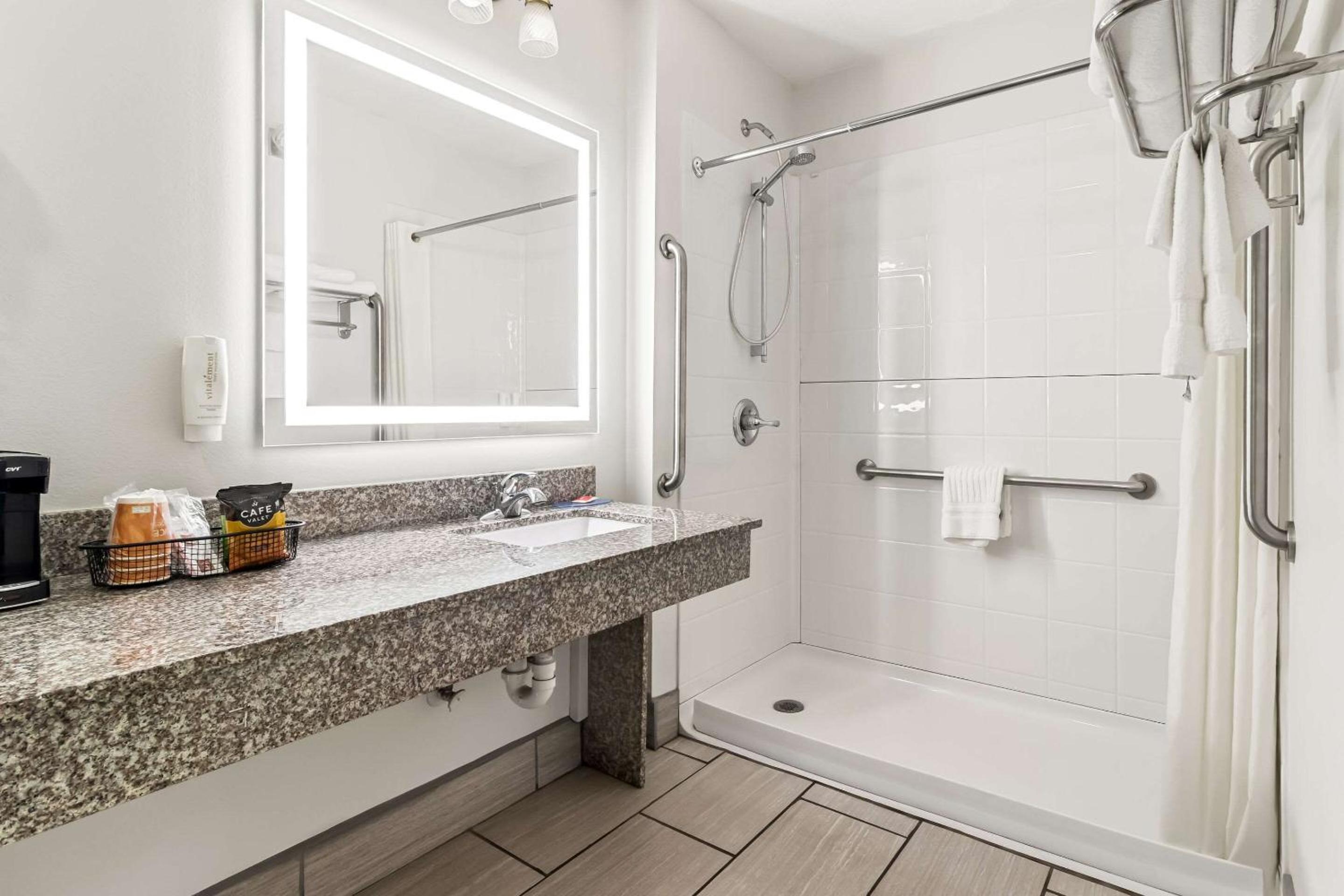 Russellville Vacations - Econo Lodge - Property Image 23