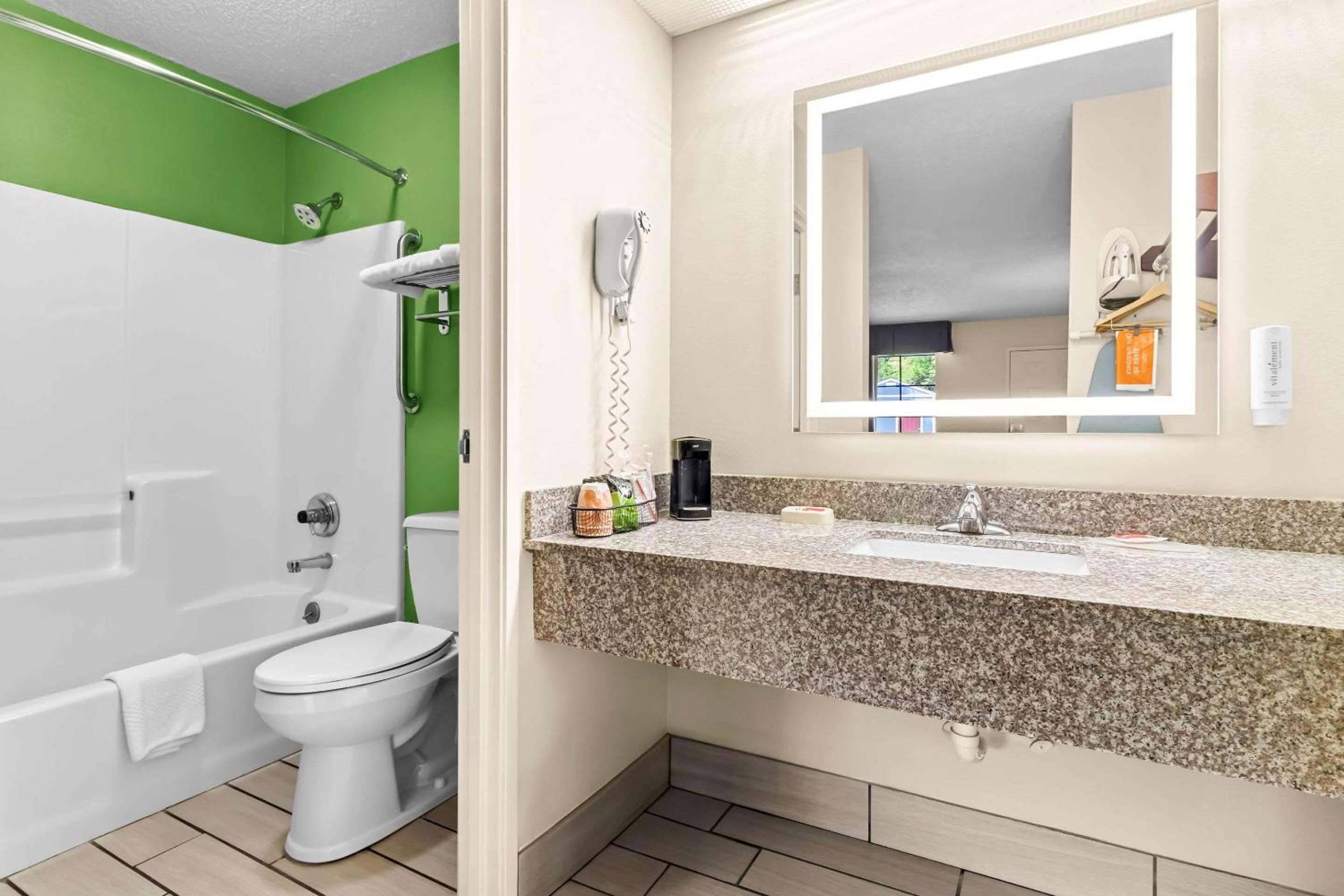 Russellville Vacations - Econo Lodge - Property Image 19