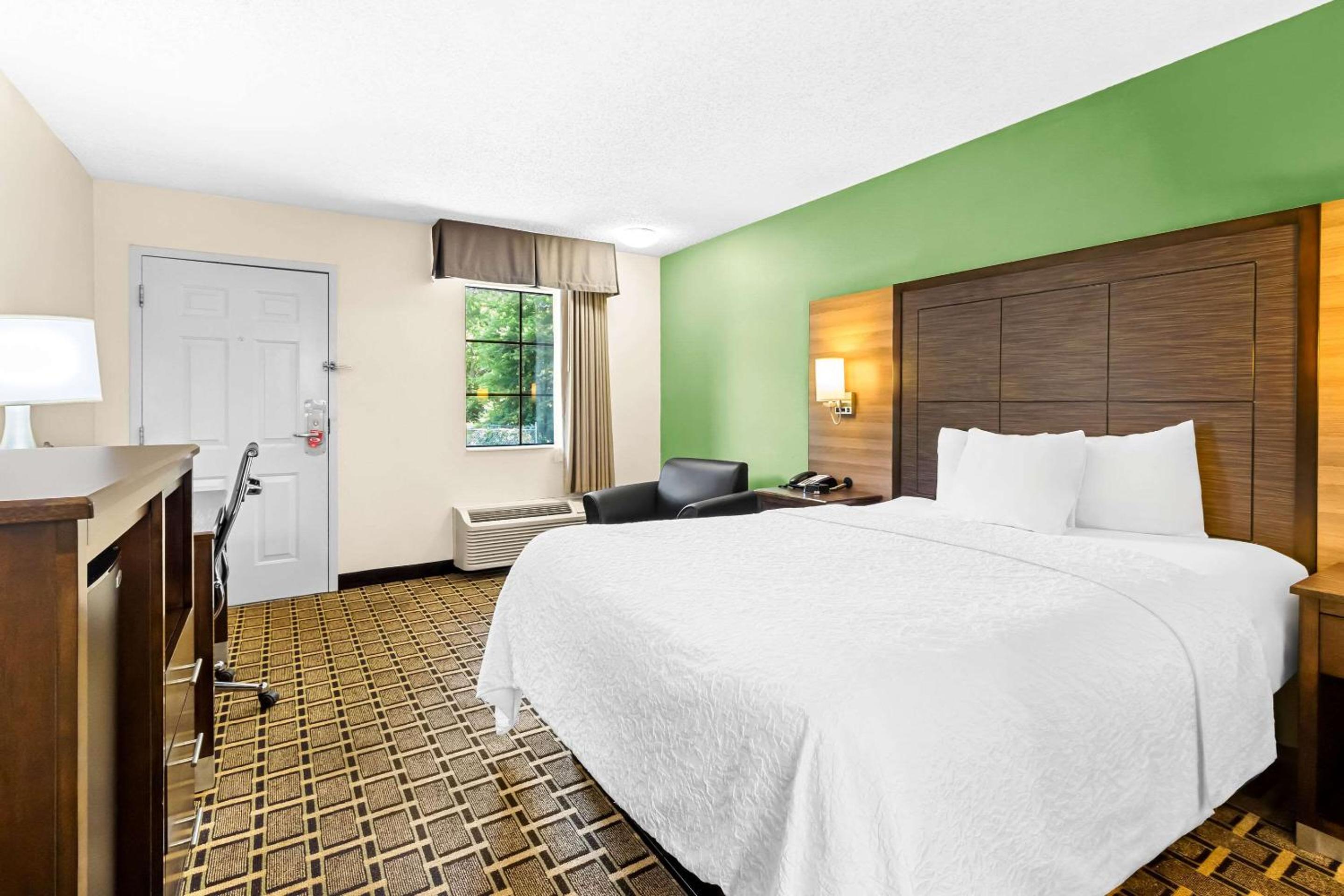 Russellville Vacations - Econo Lodge - Property Image 16