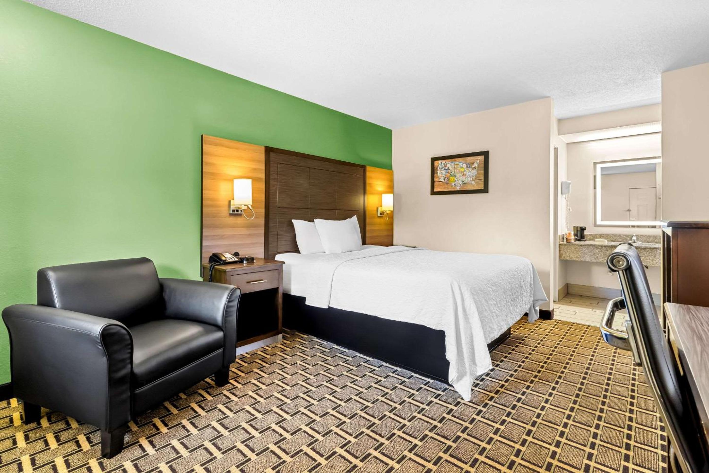 Russellville Vacations - Econo Lodge - Property Image 18