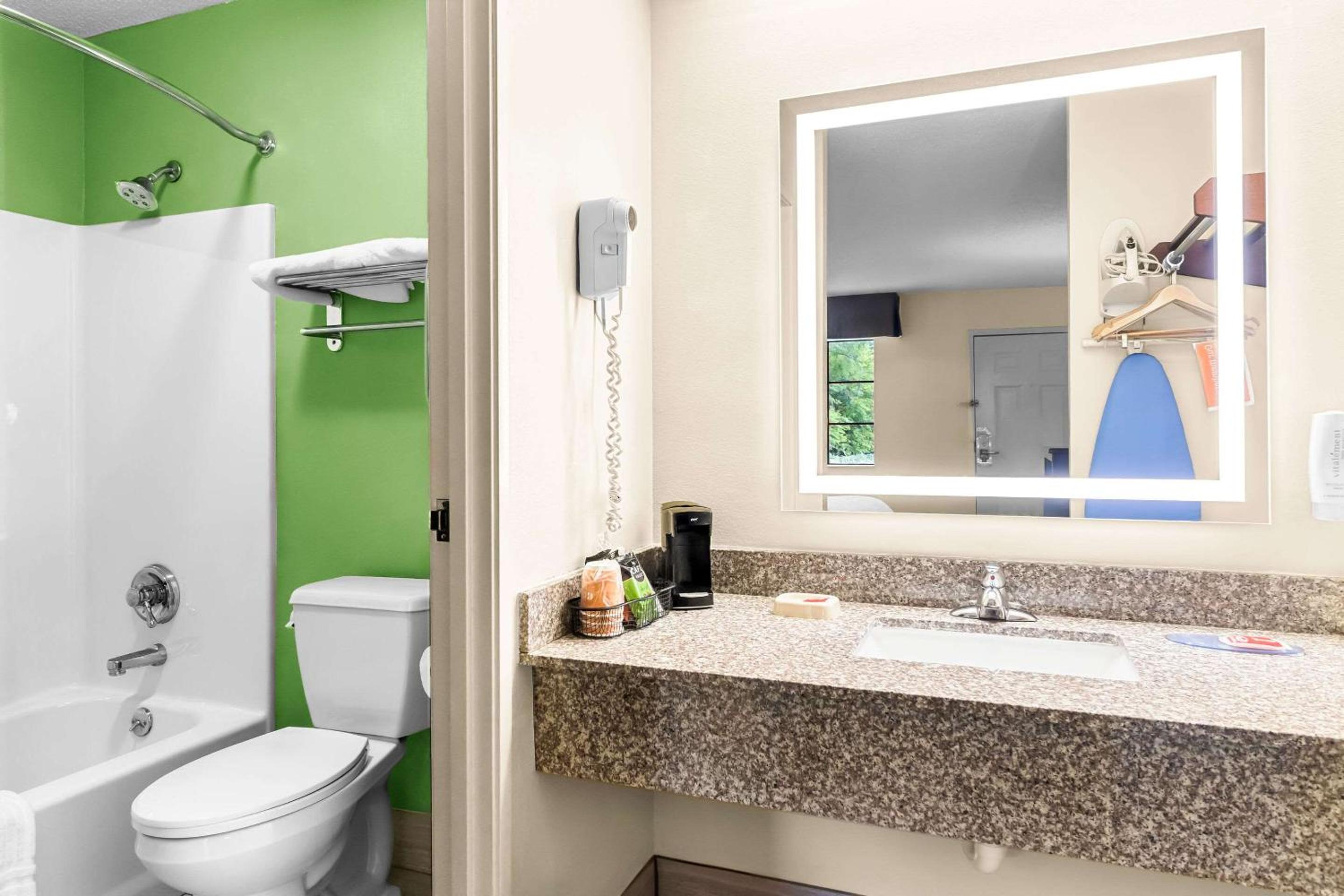 Russellville Vacations - Econo Lodge - Property Image 15