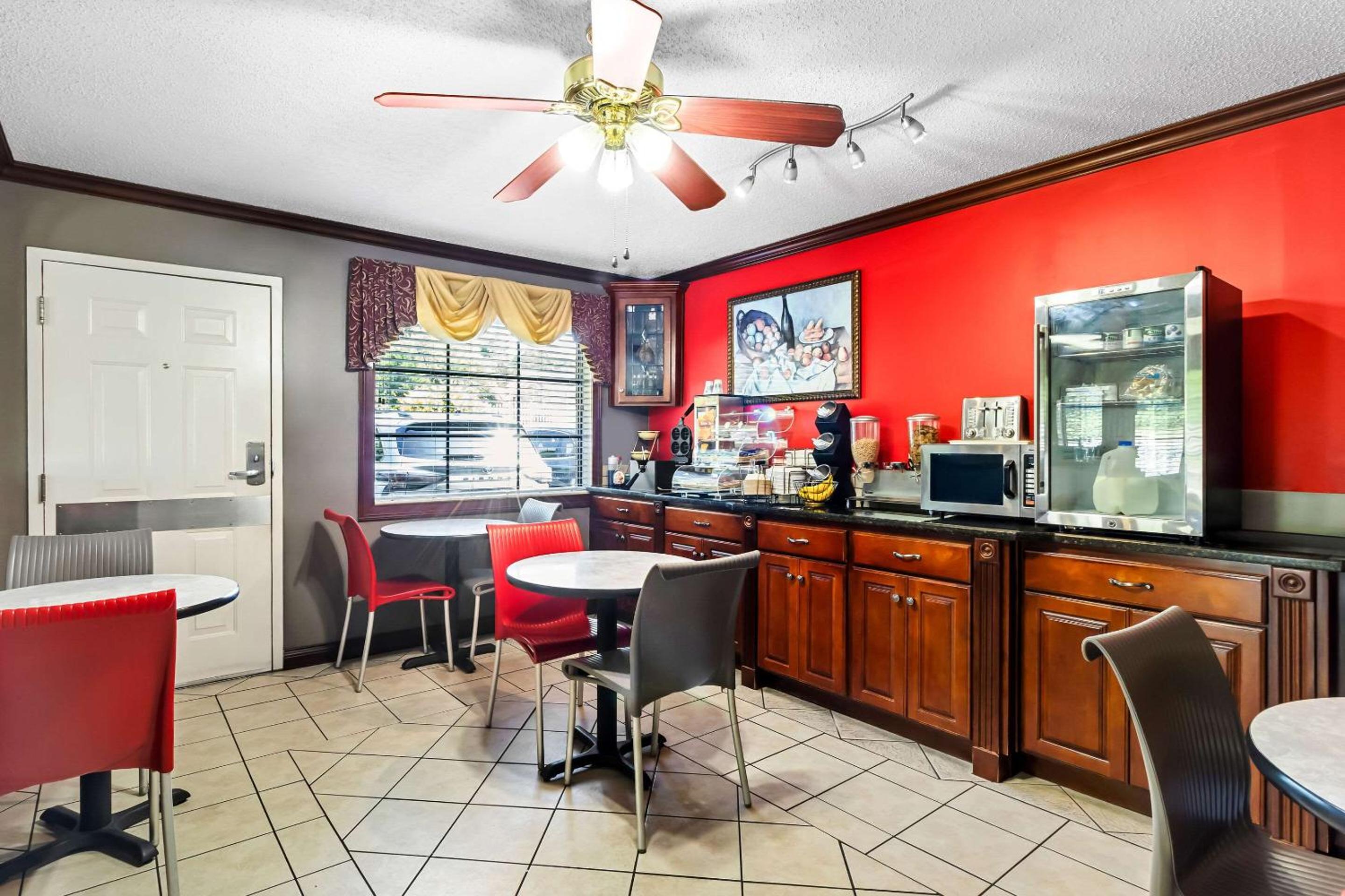 Russellville Vacations - Econo Lodge - Property Image 10