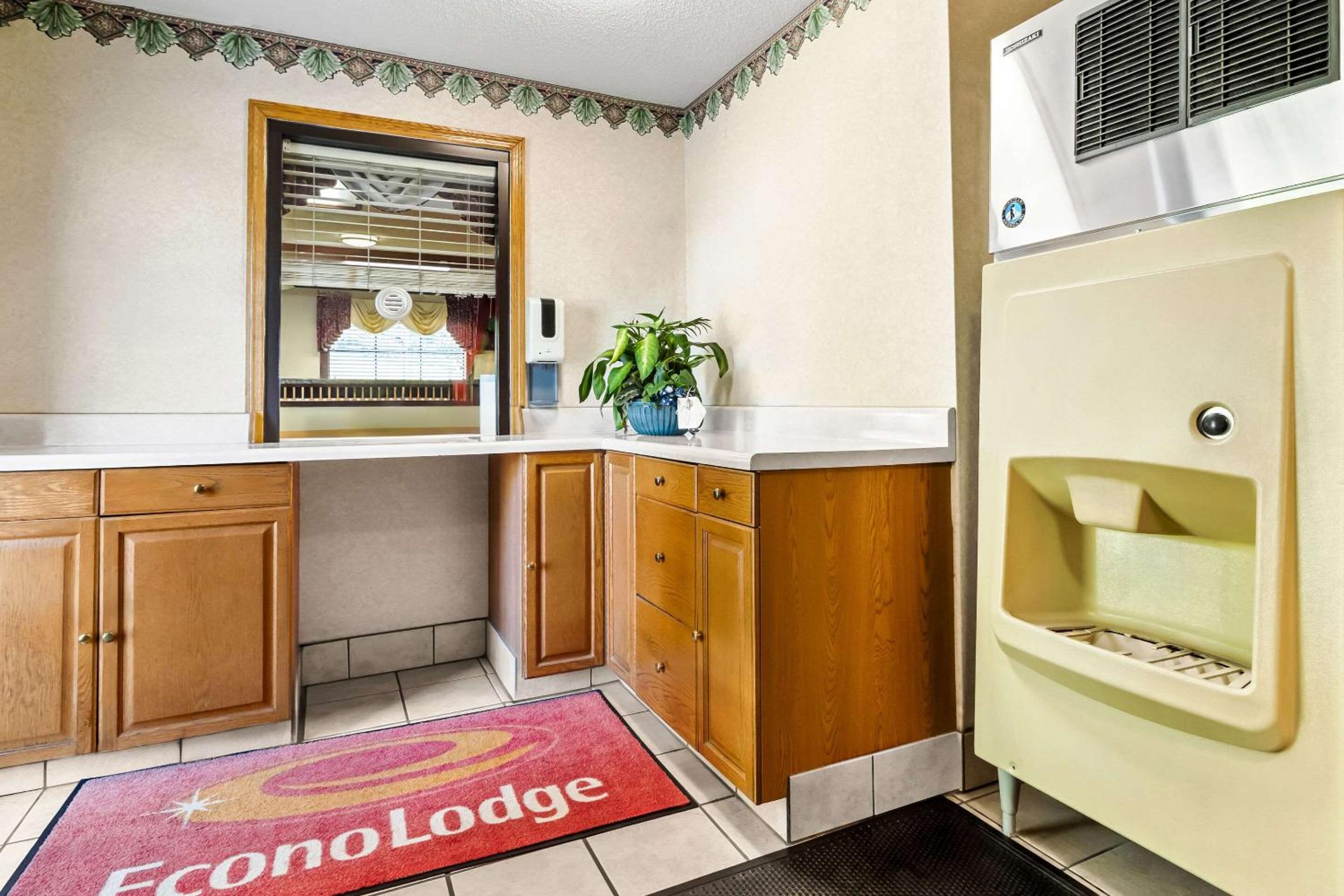 Russellville Vacations - Econo Lodge - Property Image 6