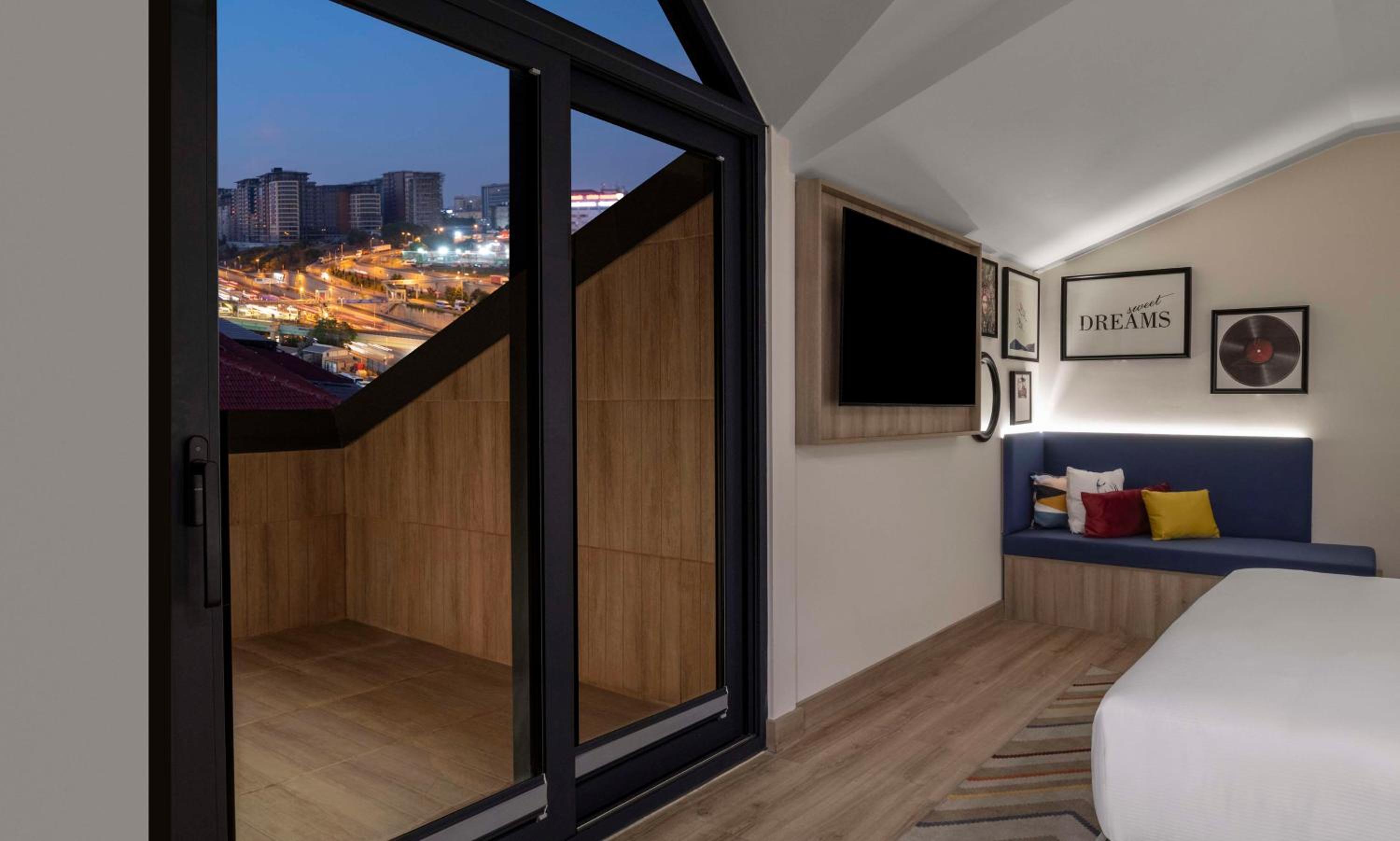 Hampton By Hilton Istanbul Merter - Image 12