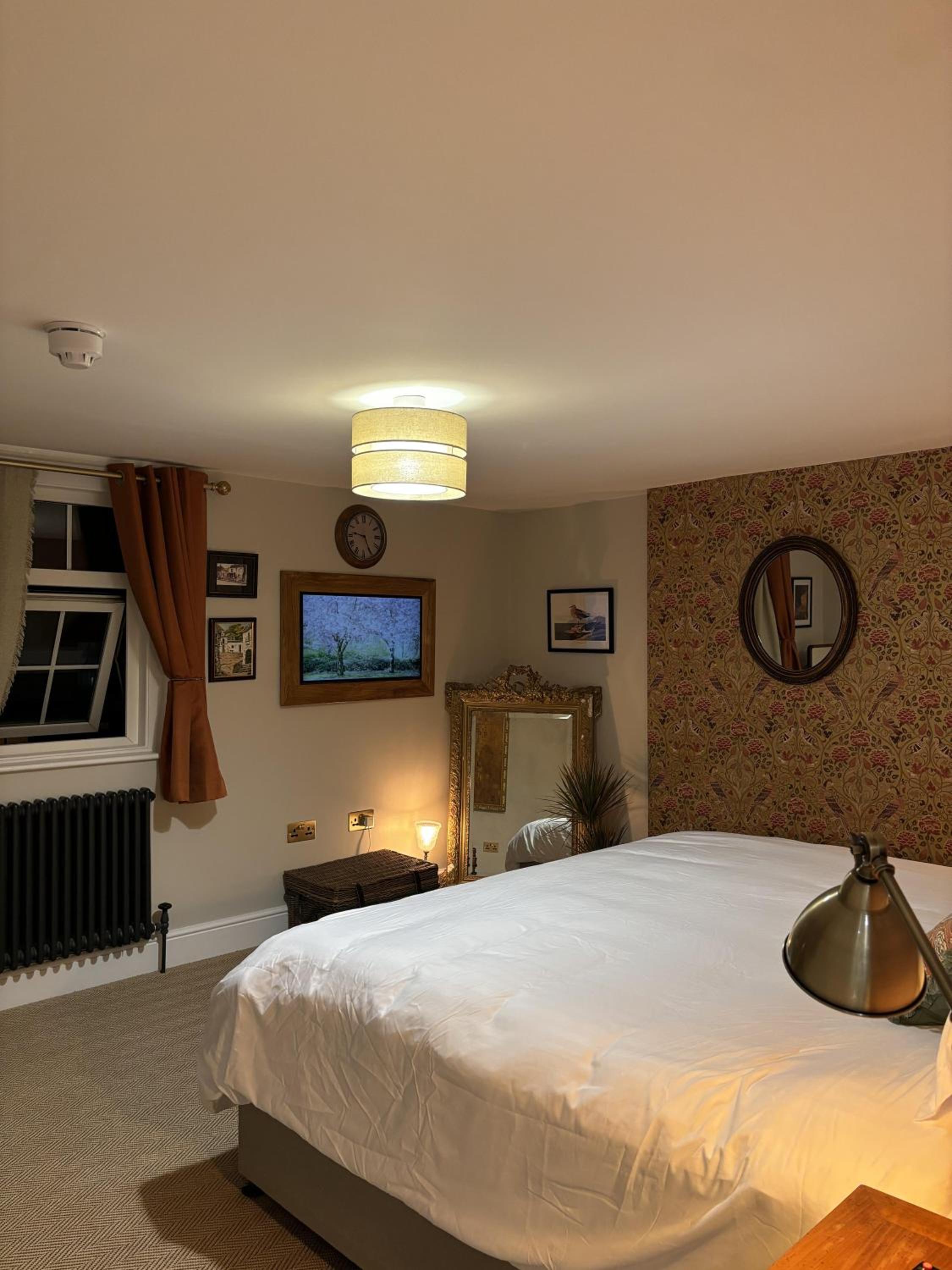 Royal Oak Retreat - Sleeps 6 Pub & Pet Friendly