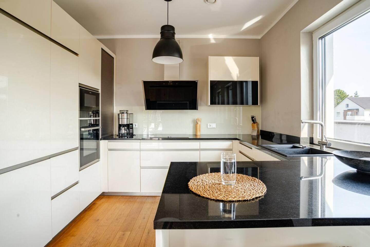Luxuriöse Wohnung mit Terrasse und Balkon - 24h Check-In