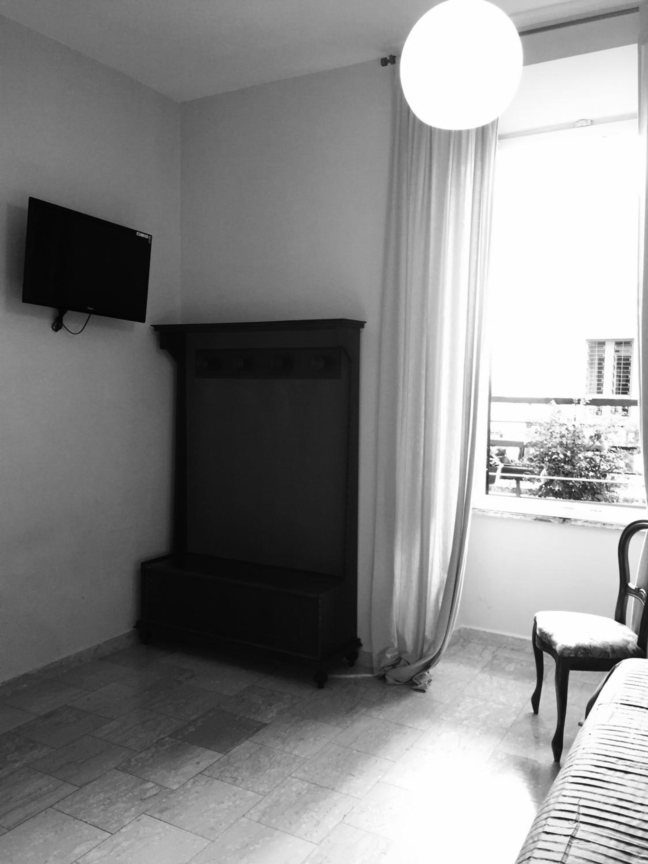 Roma Art Rooms