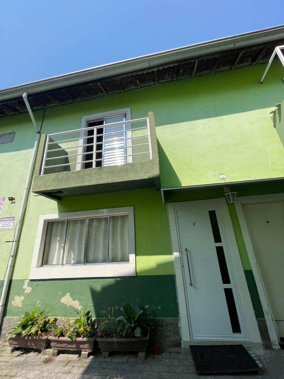 Sobrado geminado Guarujá enseada