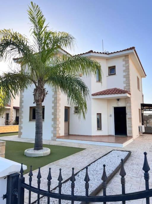 Palm Villa 3 bedrooms - Sleeps 6