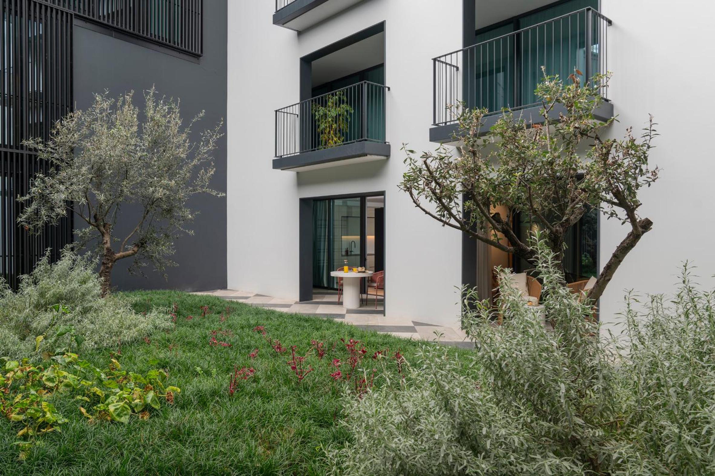 Luxury Garden Apartment at Savoy Insular view 2