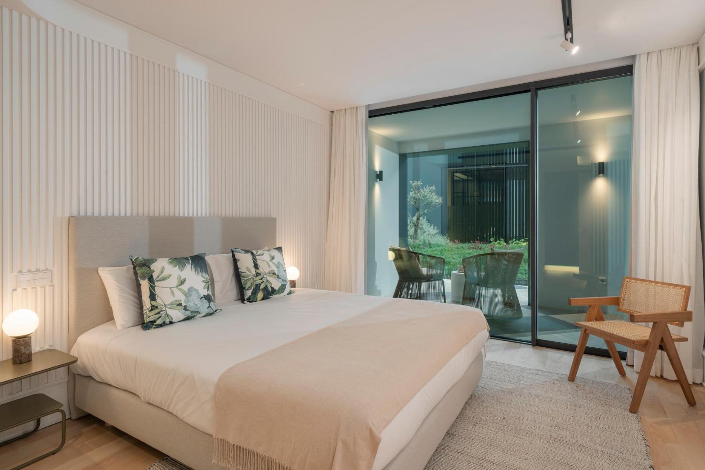 Luxury Garden Apartment at Savoy Insular view 3