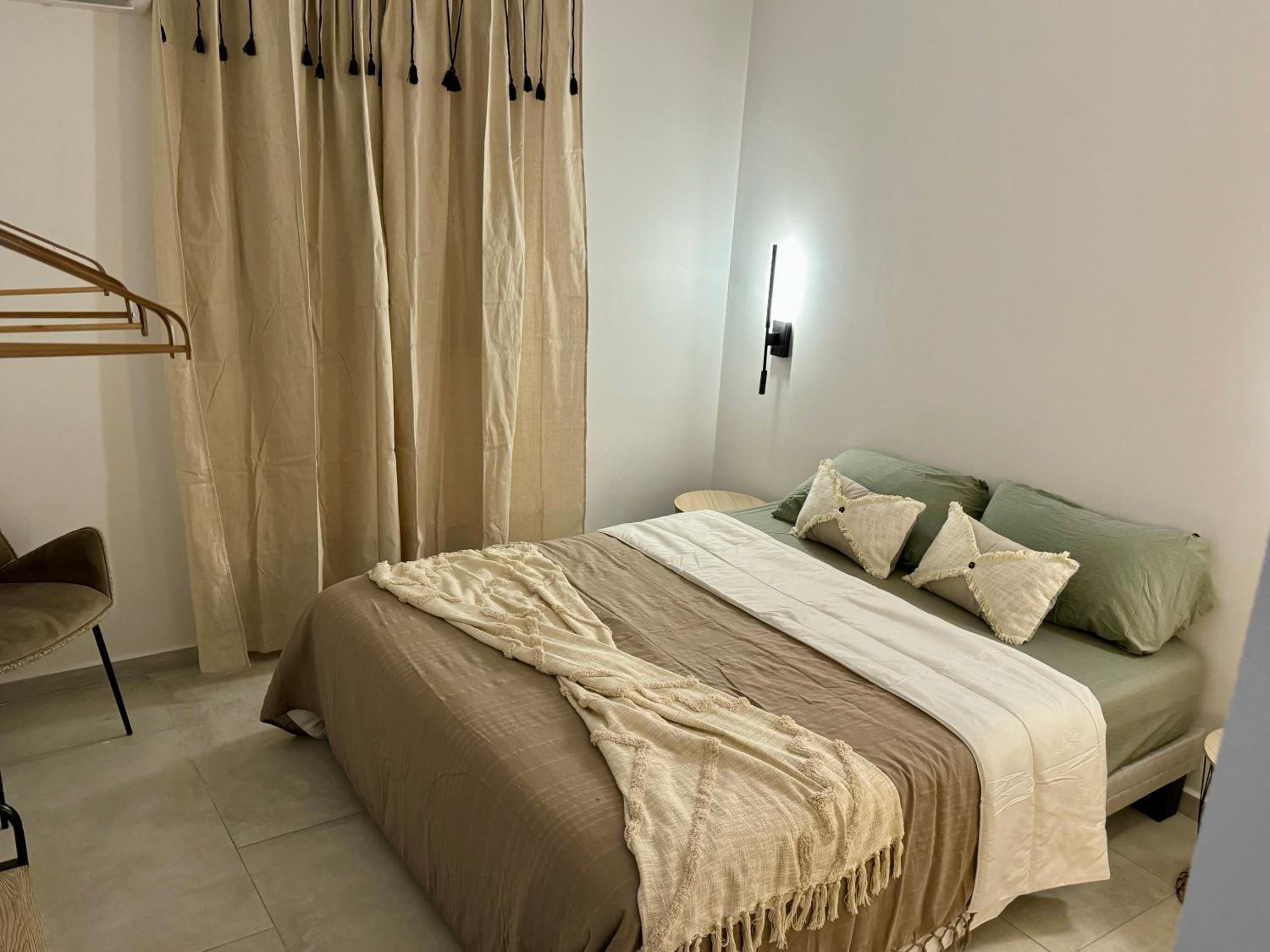 NEW comfortable and modern apartment near Jarry businesses view 2