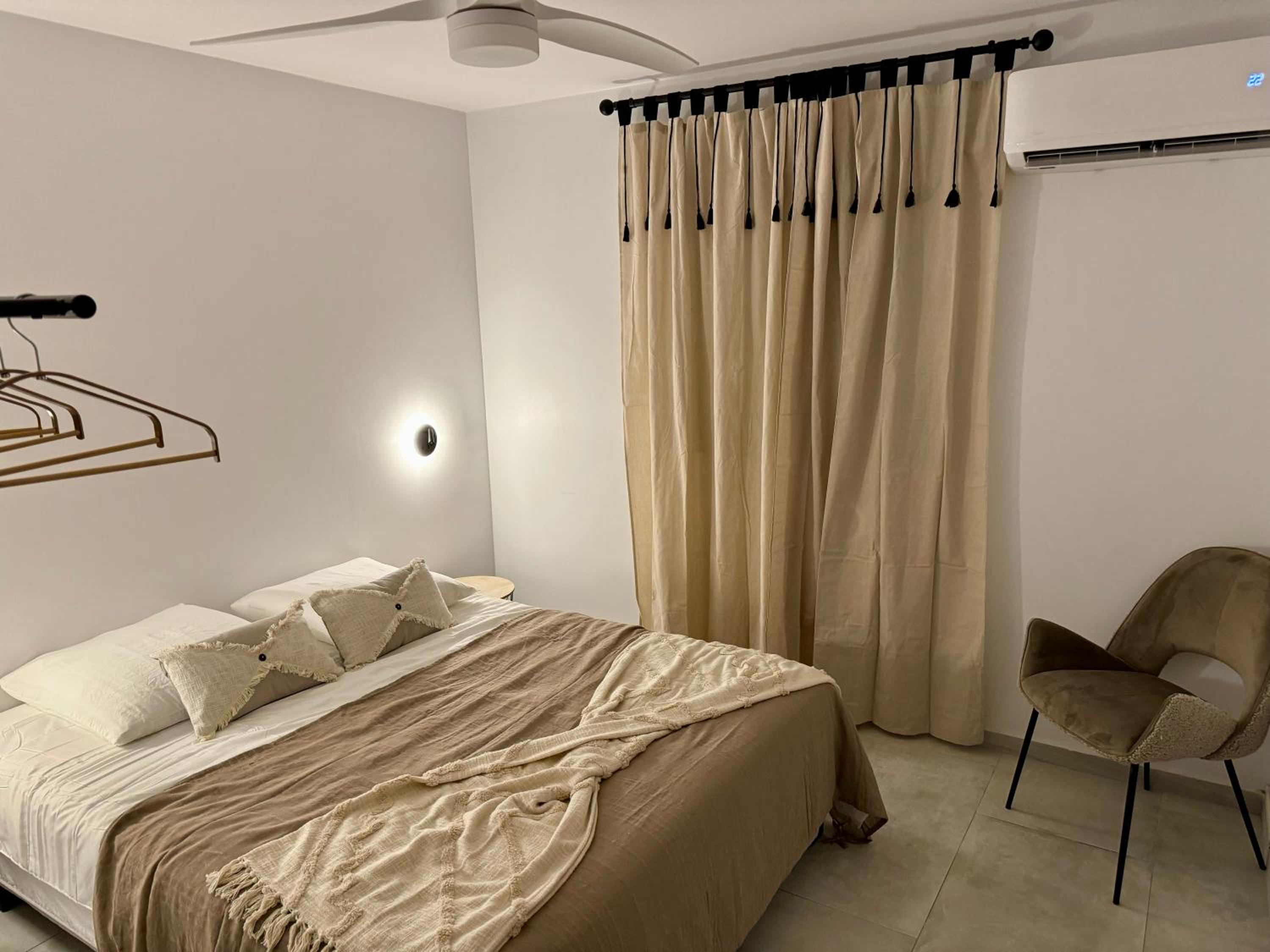 NEW comfortable and modern apartment near Jarry businesses view 4