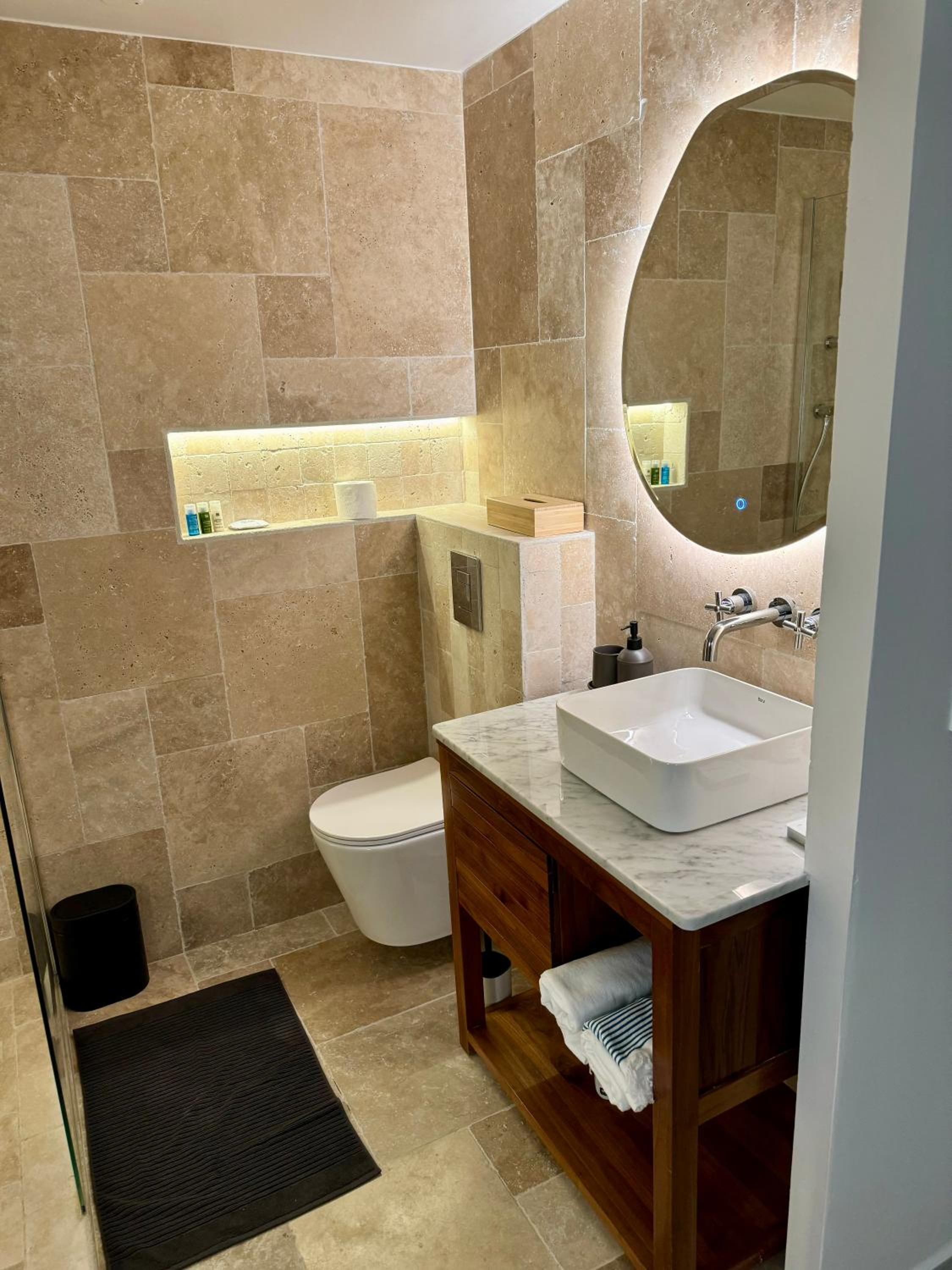 NEW comfortable and modern apartment near Jarry businesses view 5