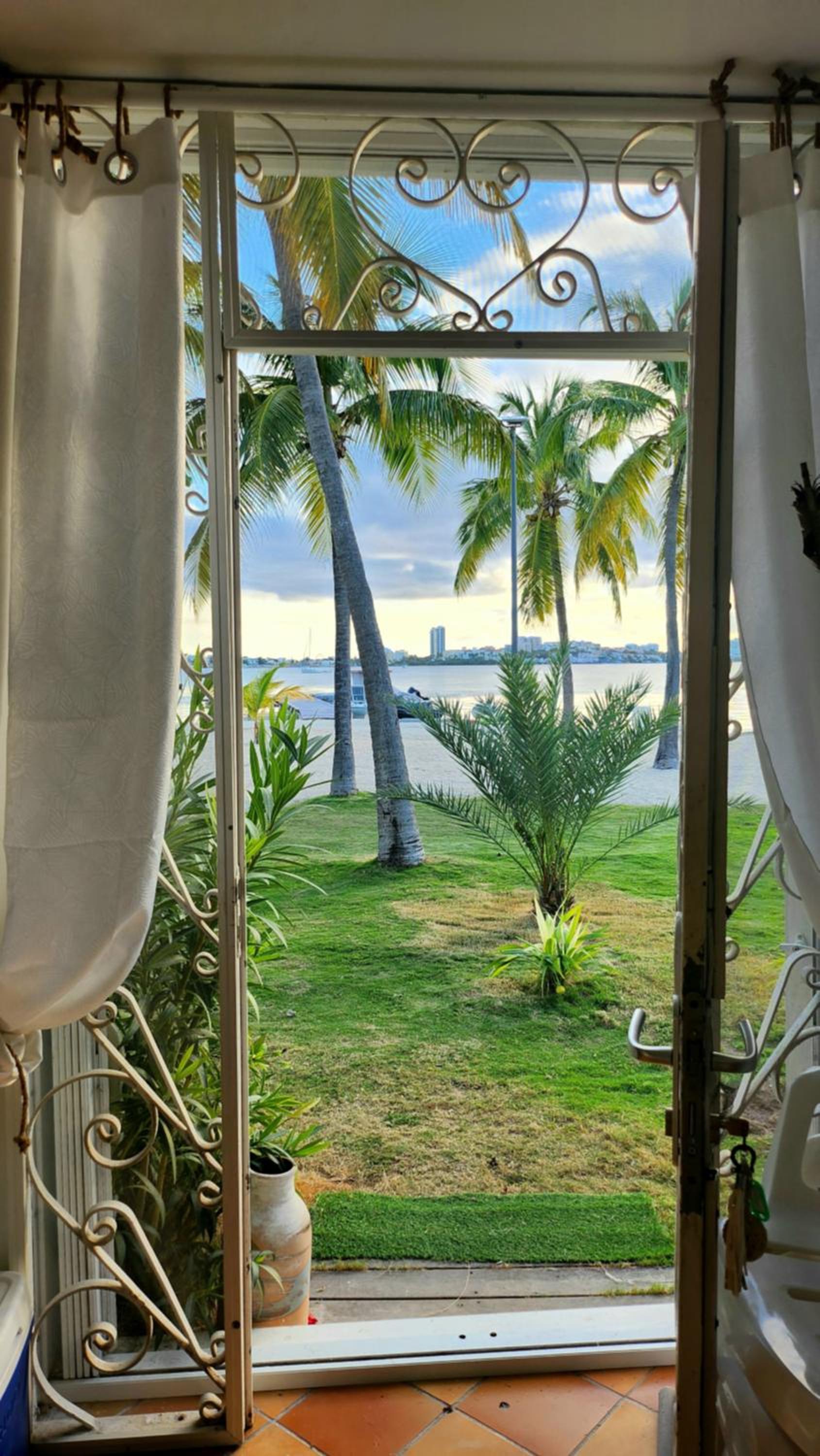 Bamboo on the beach - Spacious beachfront studio view 3