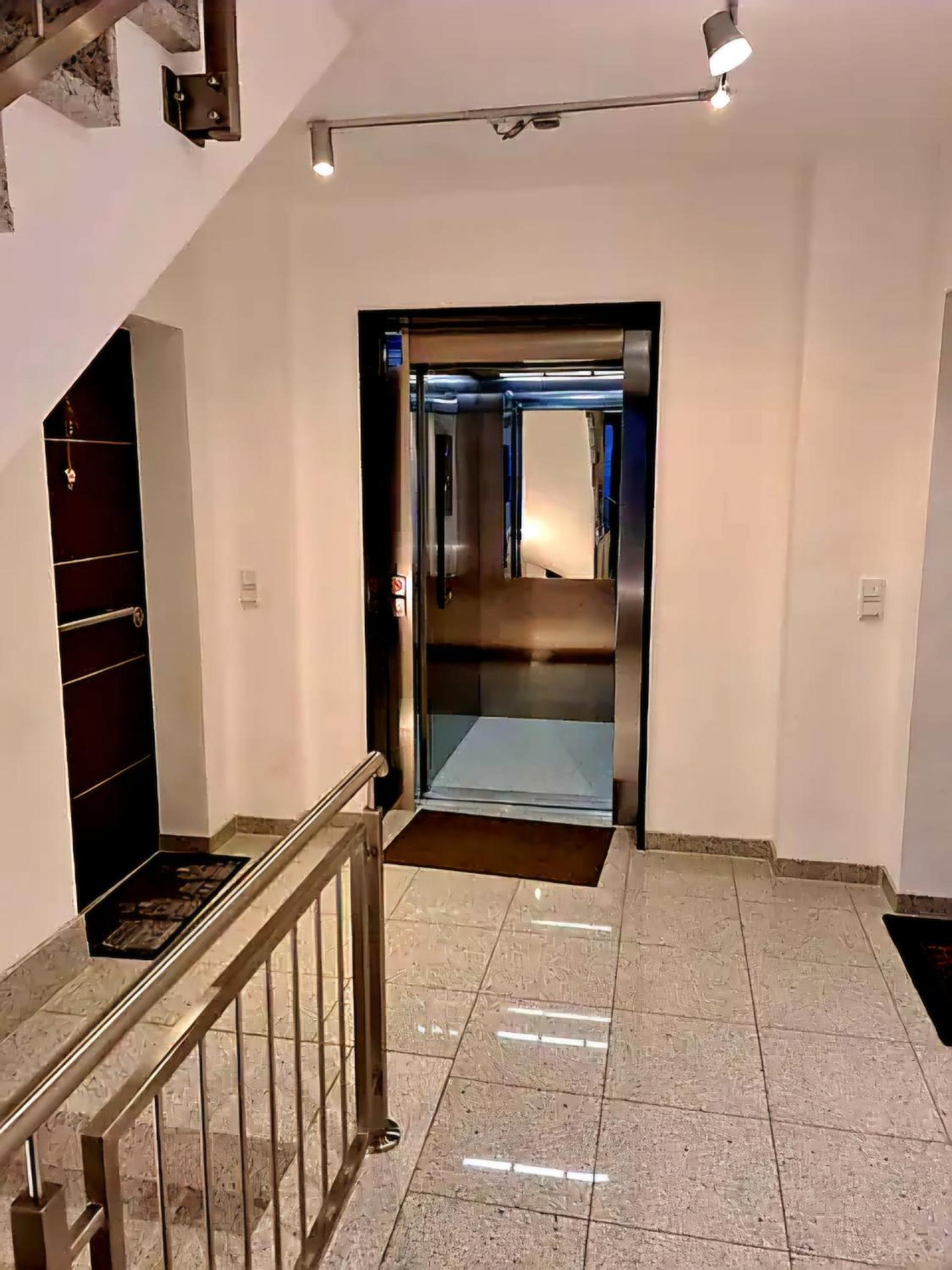 Luxuriöse Wohnung mit Terrasse und Balkon - 24h Check-In