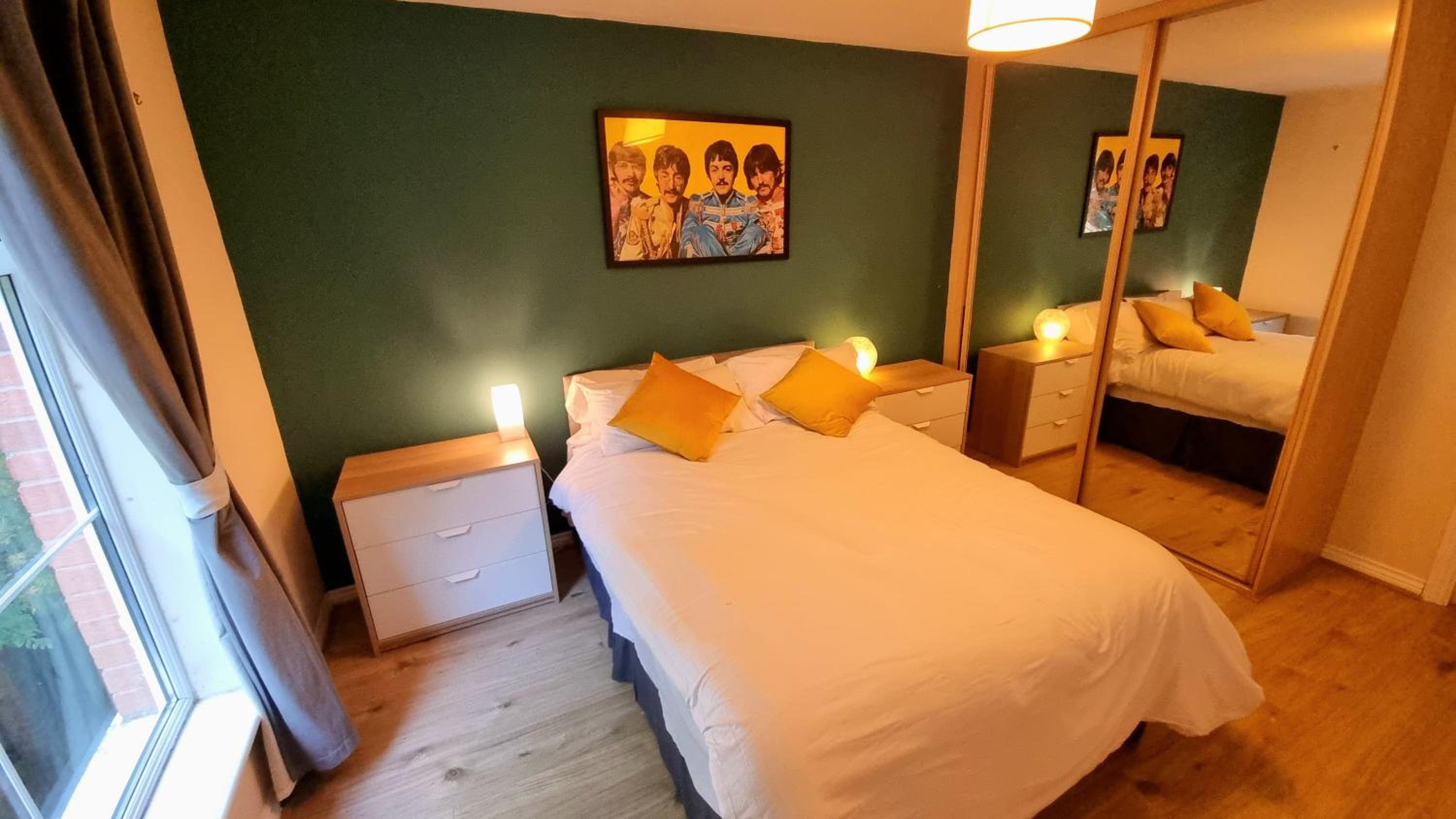 Cosy 2BR Modern Apt with Free Parking view 4