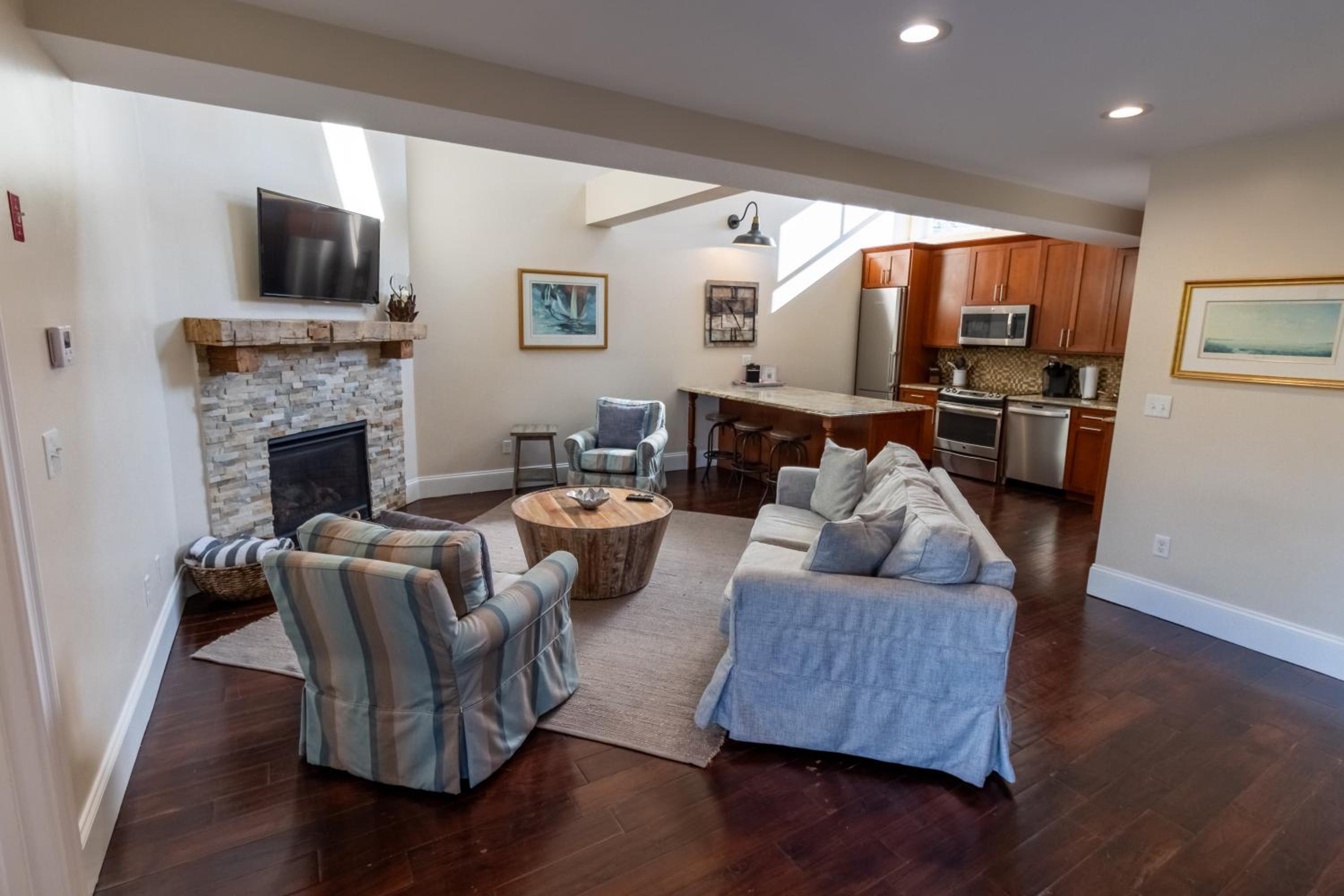 The Newport Lofts - 543 Thames Street