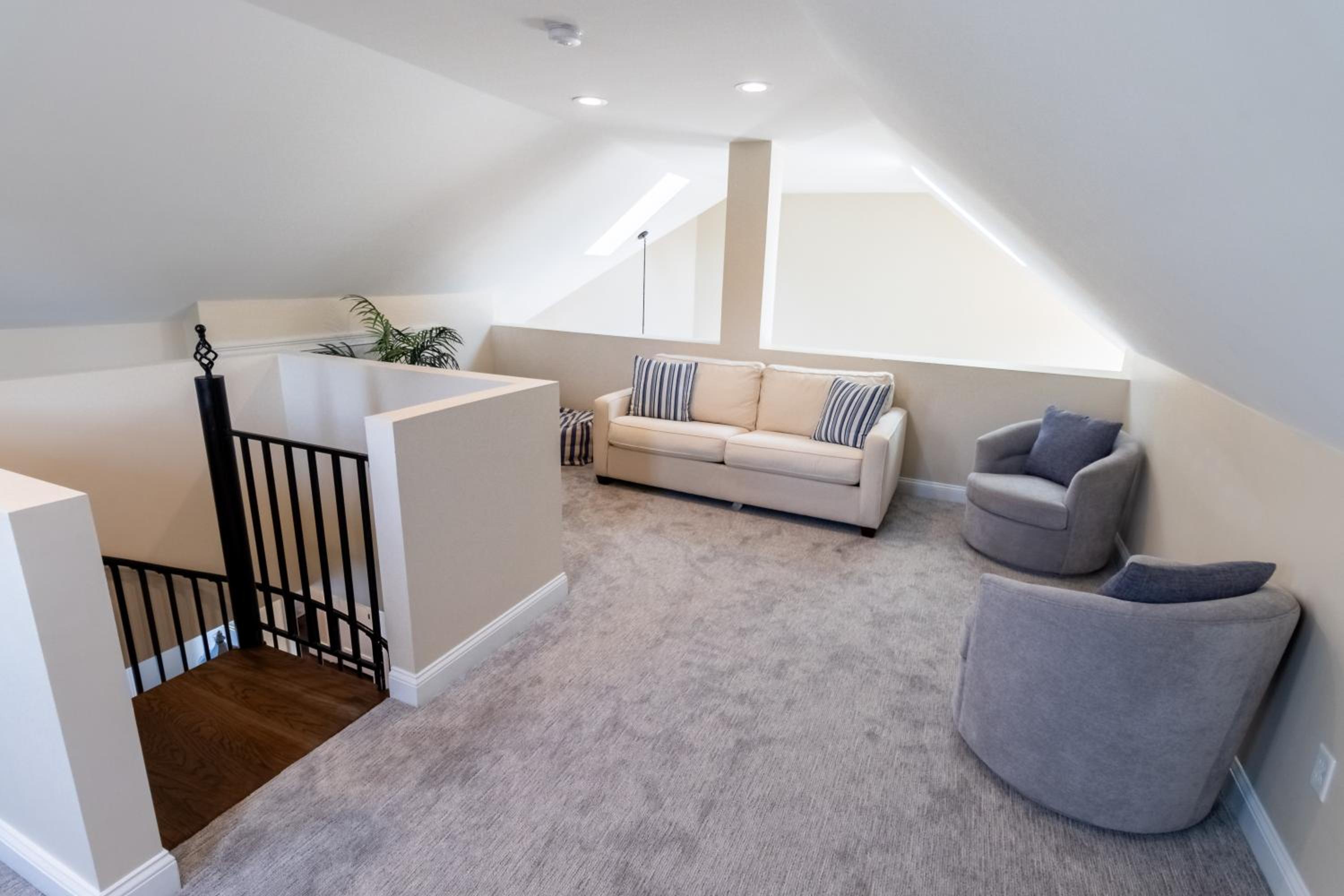 The Newport Lofts - 543 Thames Street