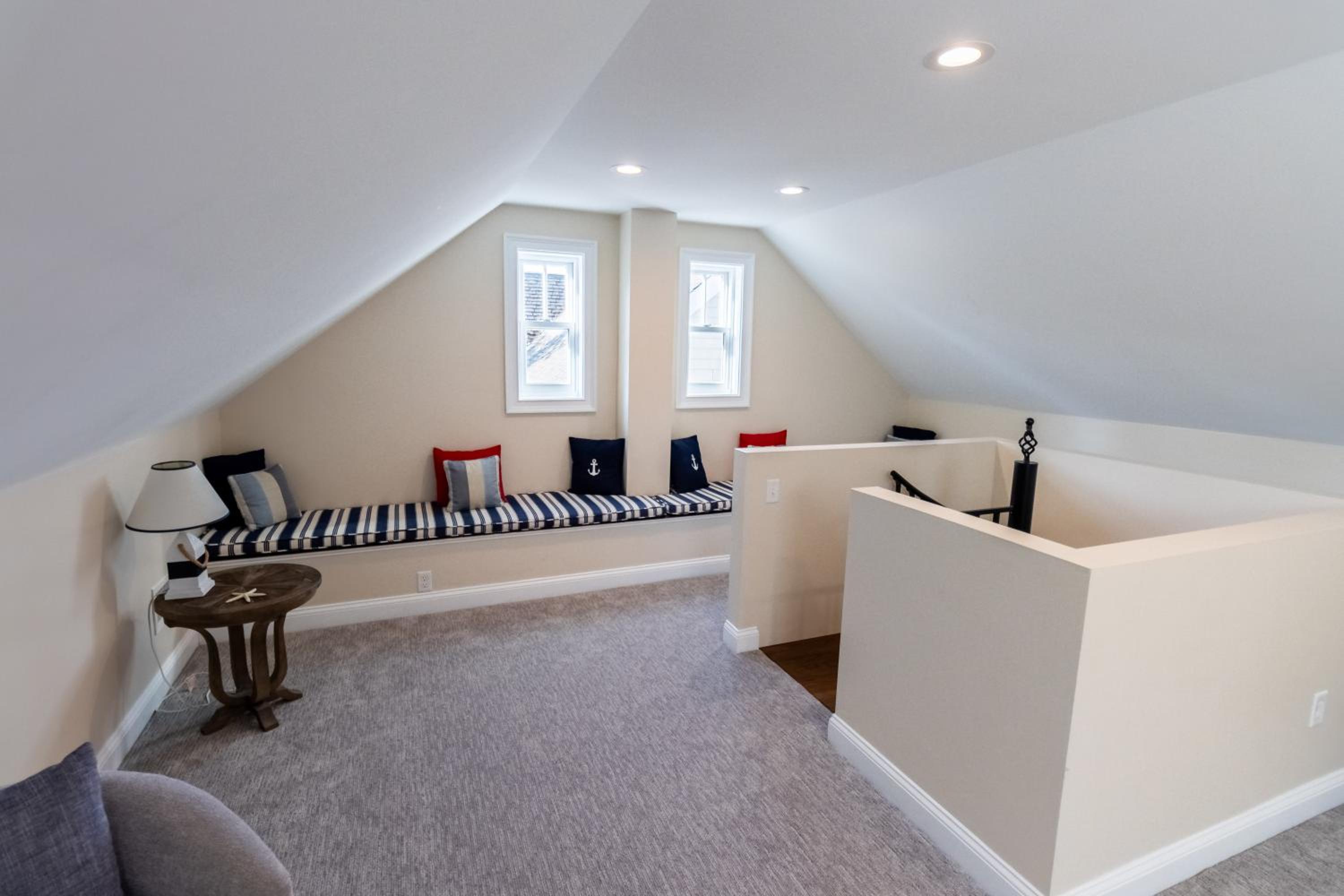 The Newport Lofts - 543 Thames Street
