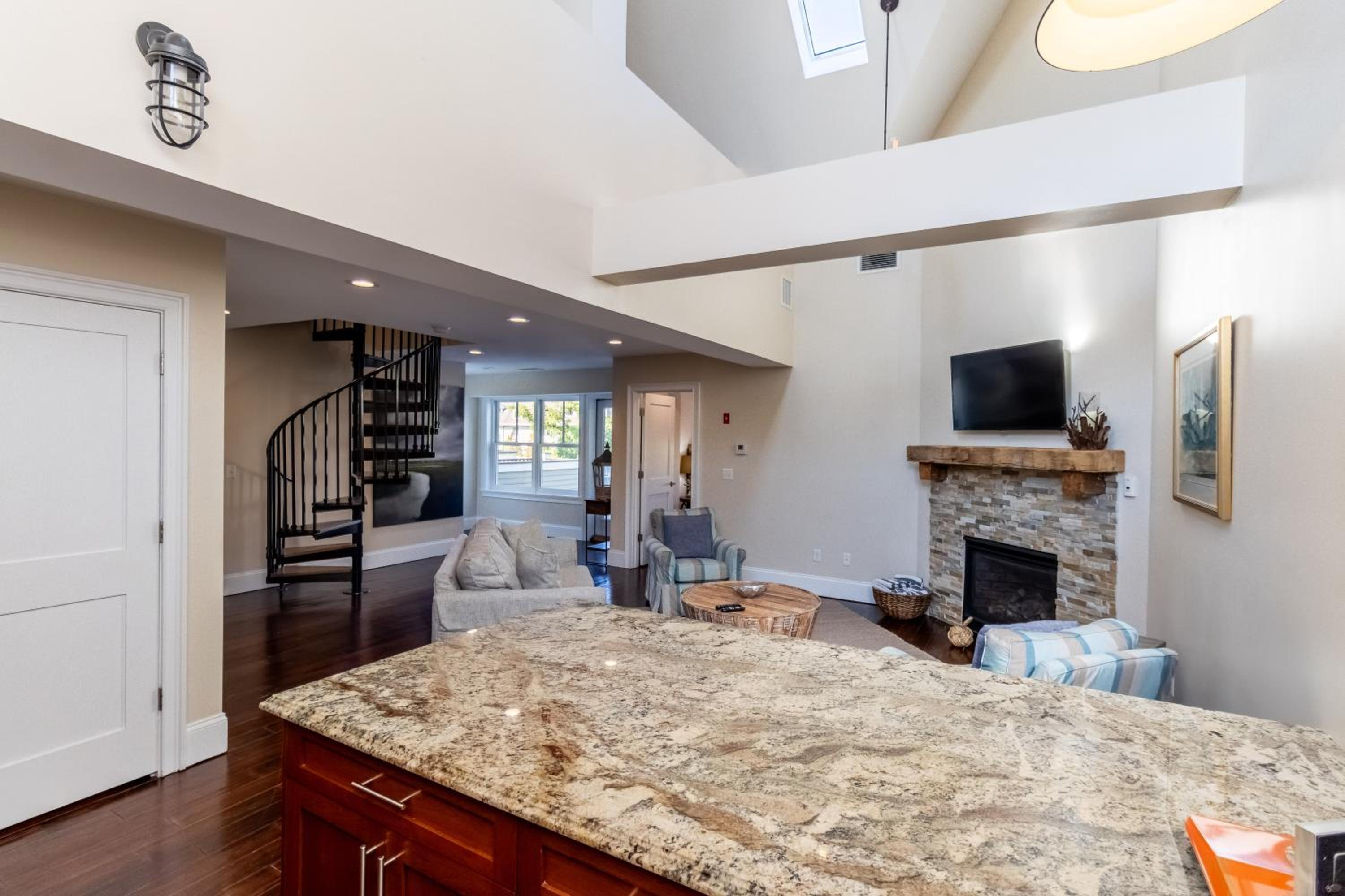 The Newport Lofts - 543 Thames Street