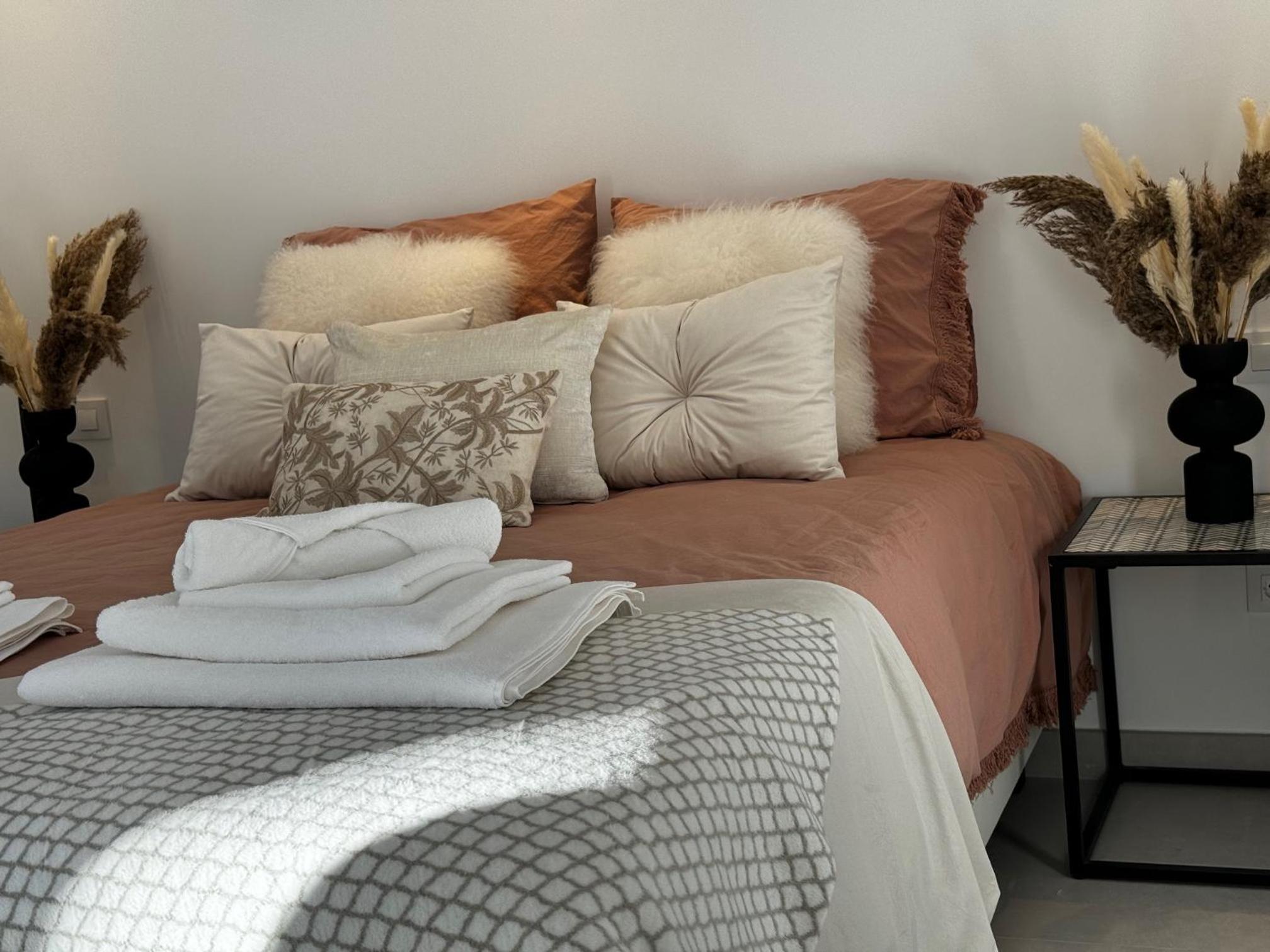 Marbella Bliss - Serenity 4-Bedroom VILLA with Exclisive HEATED Private POOL & Jacuzzi, Tropical Garden, Marbesa - Steps from the Cabopino Beach view 5