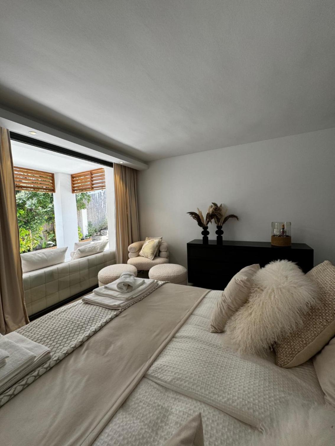 Marbella Bliss - Serenity 4-Bedroom VILLA with Exclisive HEATED Private POOL & Jacuzzi, Tropical Garden, Marbesa - Steps from the Cabopino Beach view 2