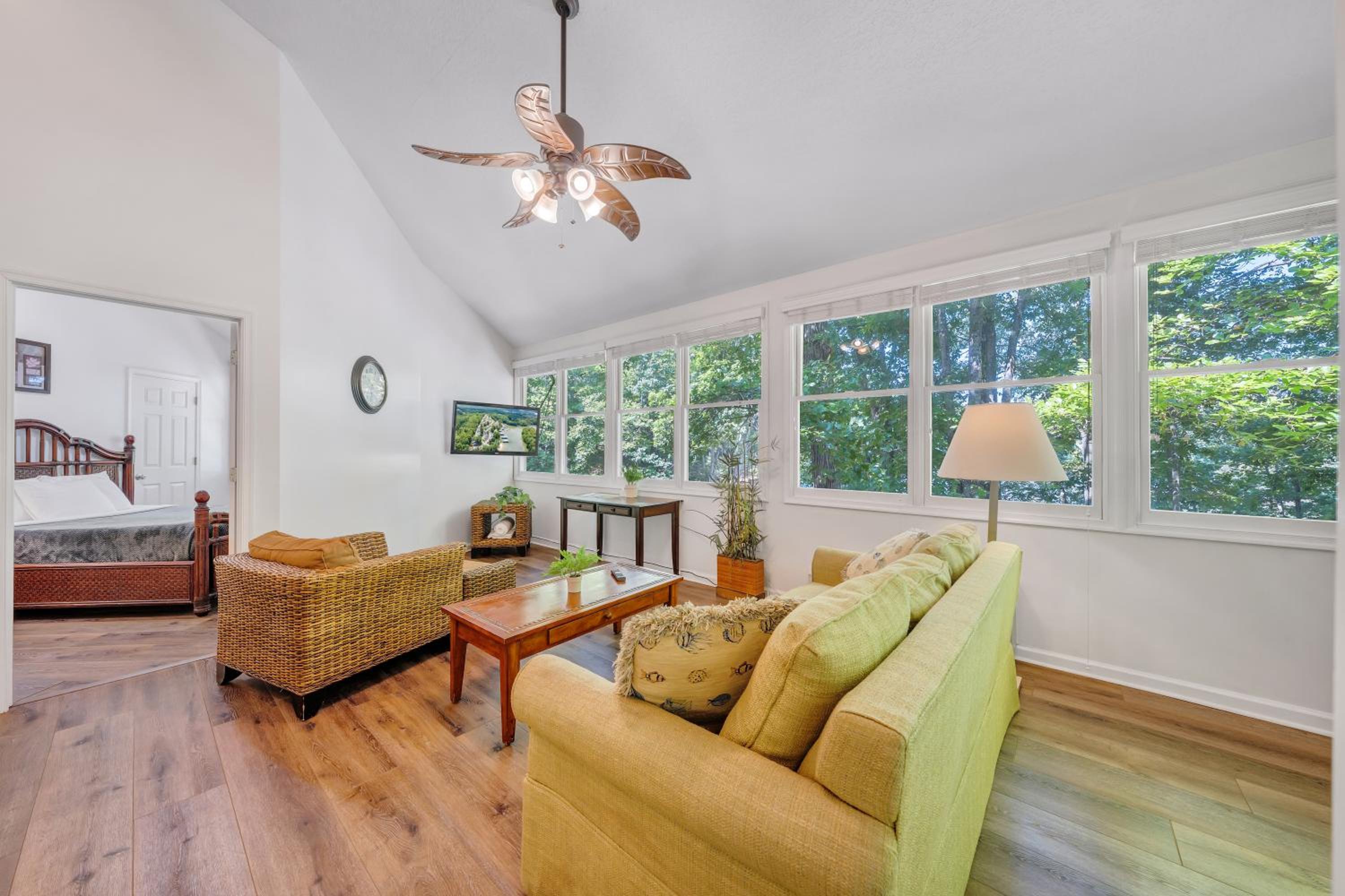 Halesford Harbour Resort - Smith Mountain Lake