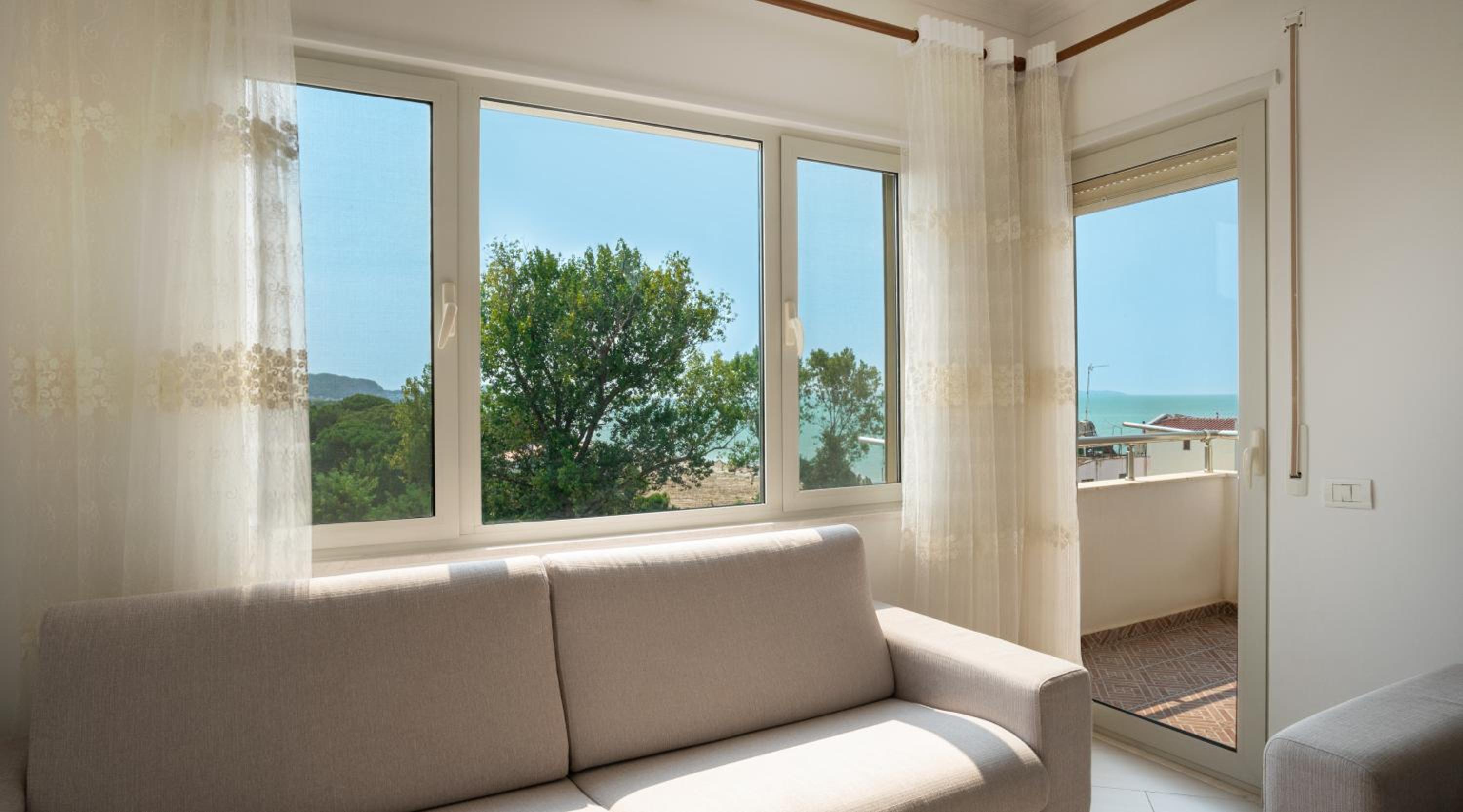 Albora's Seaside Apartment