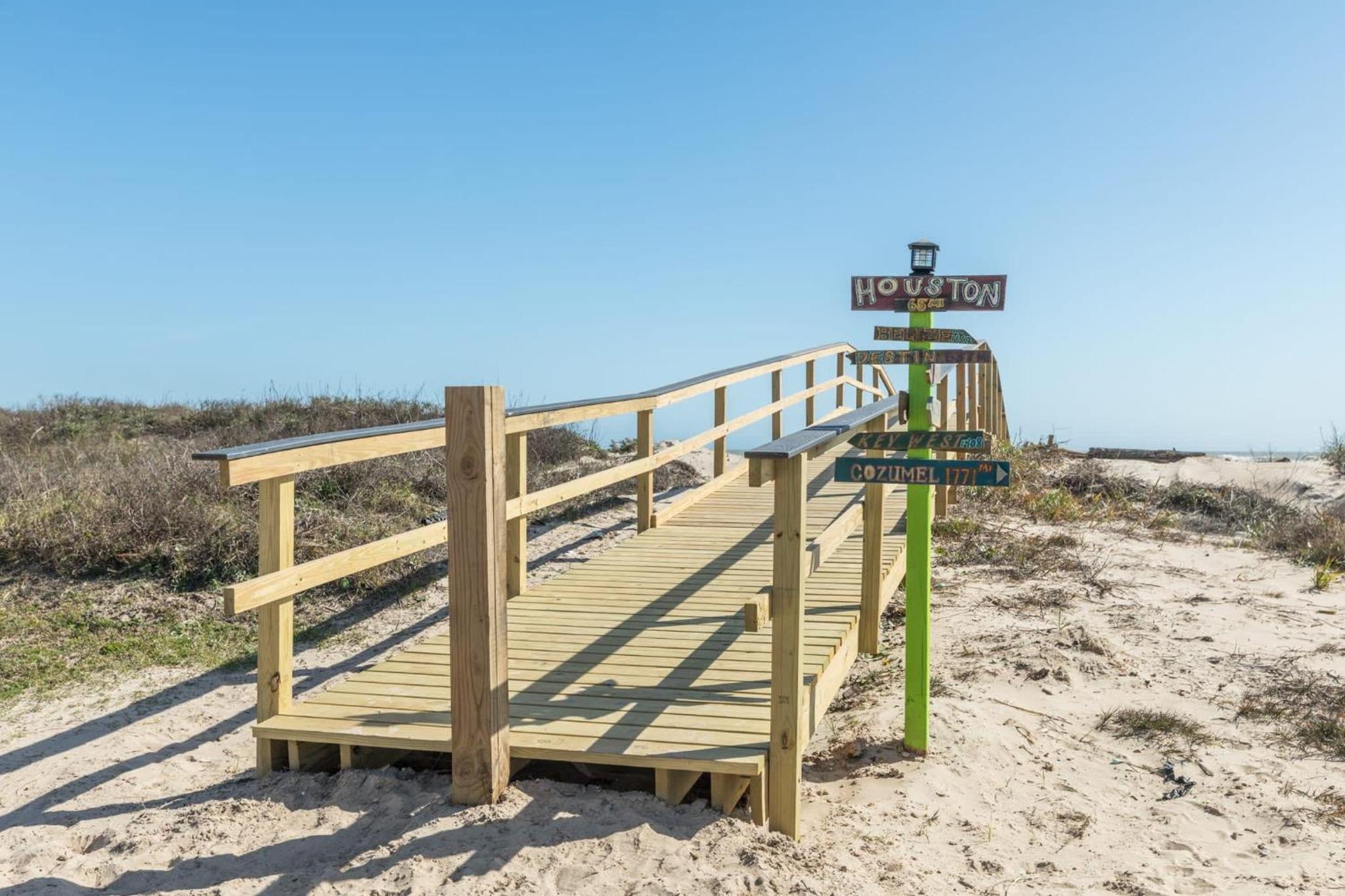Blue Haven - Cozy, Cute, Just a Skip to the Shore! view 5