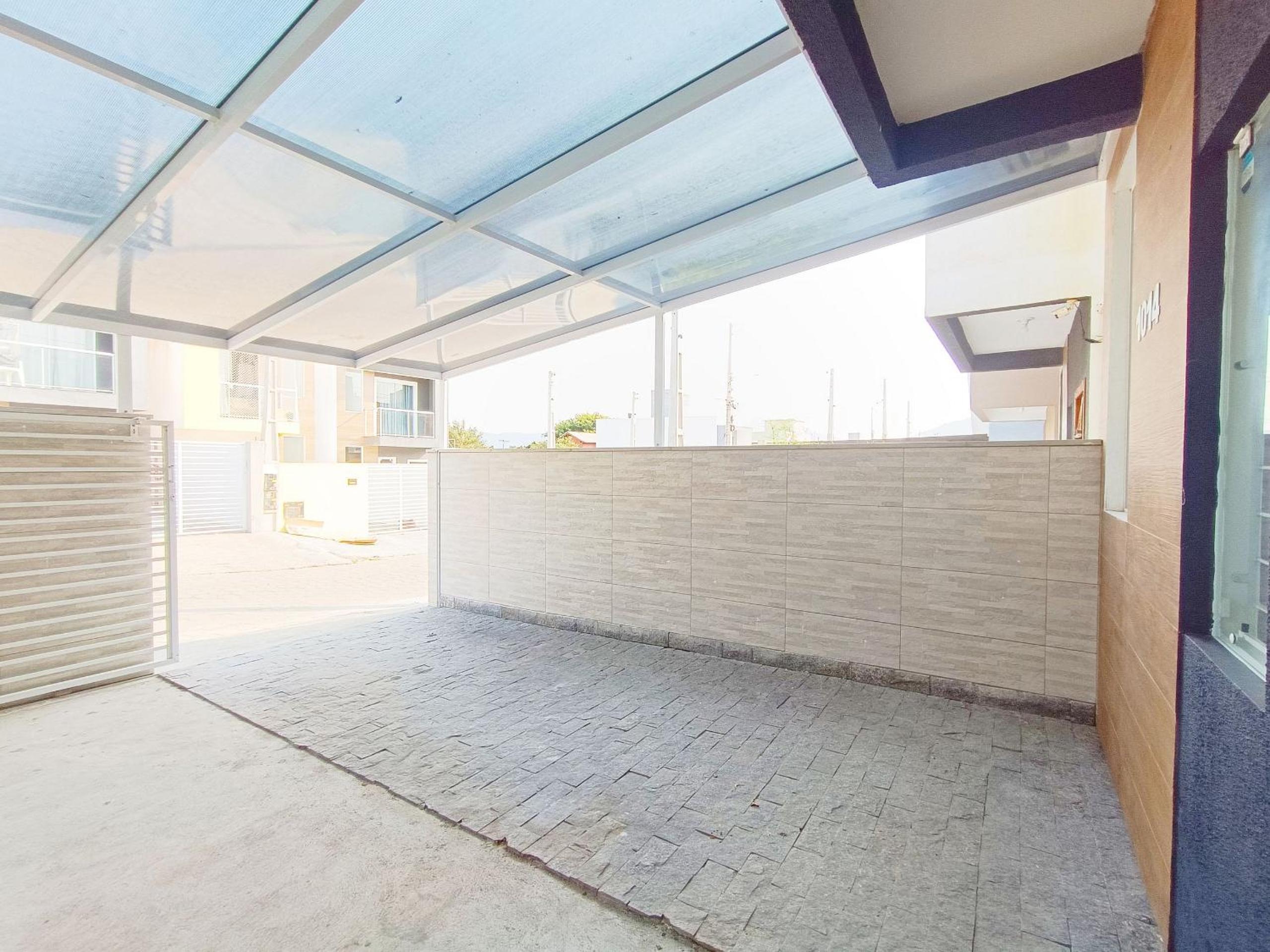 Casa, churrasqueira, trilha para a praia - JSI1014