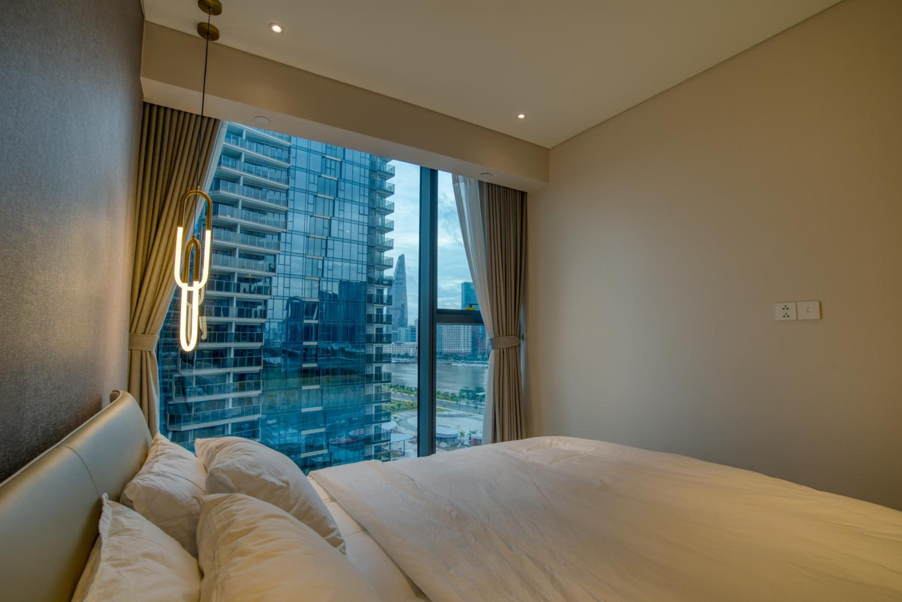 Metropole Thu Thiem - Tiff's Opera Suite