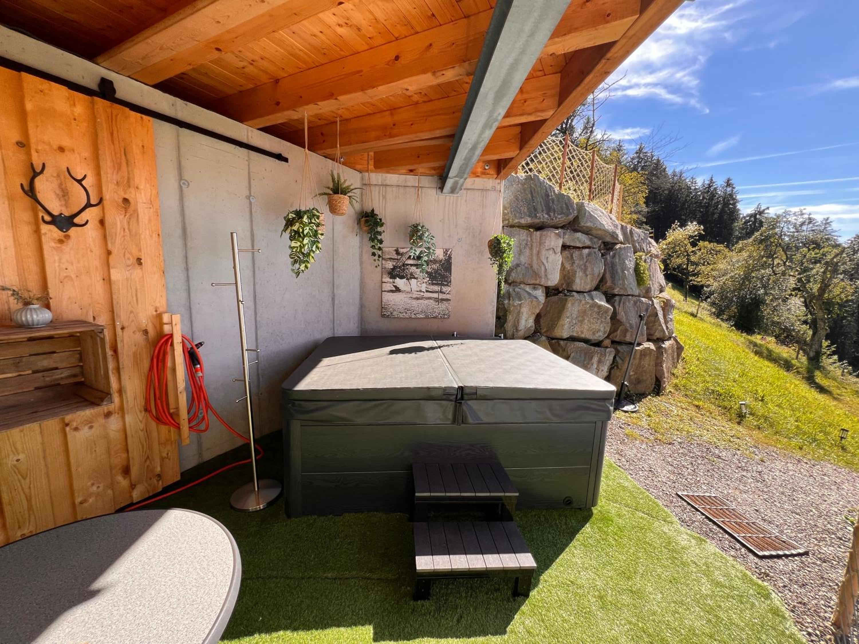 FeWo mit Whirlpool, Infrarot-Sauna & Schwarzwaldblick