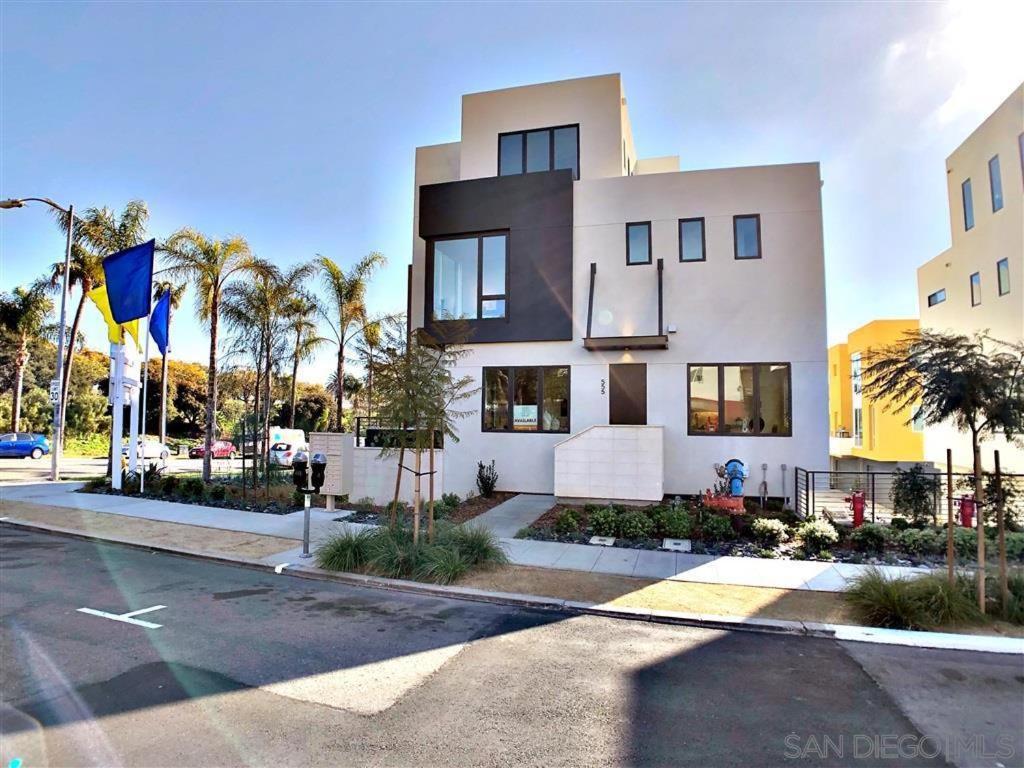 Upscale Modern Townhouse at Balboa Park view 3