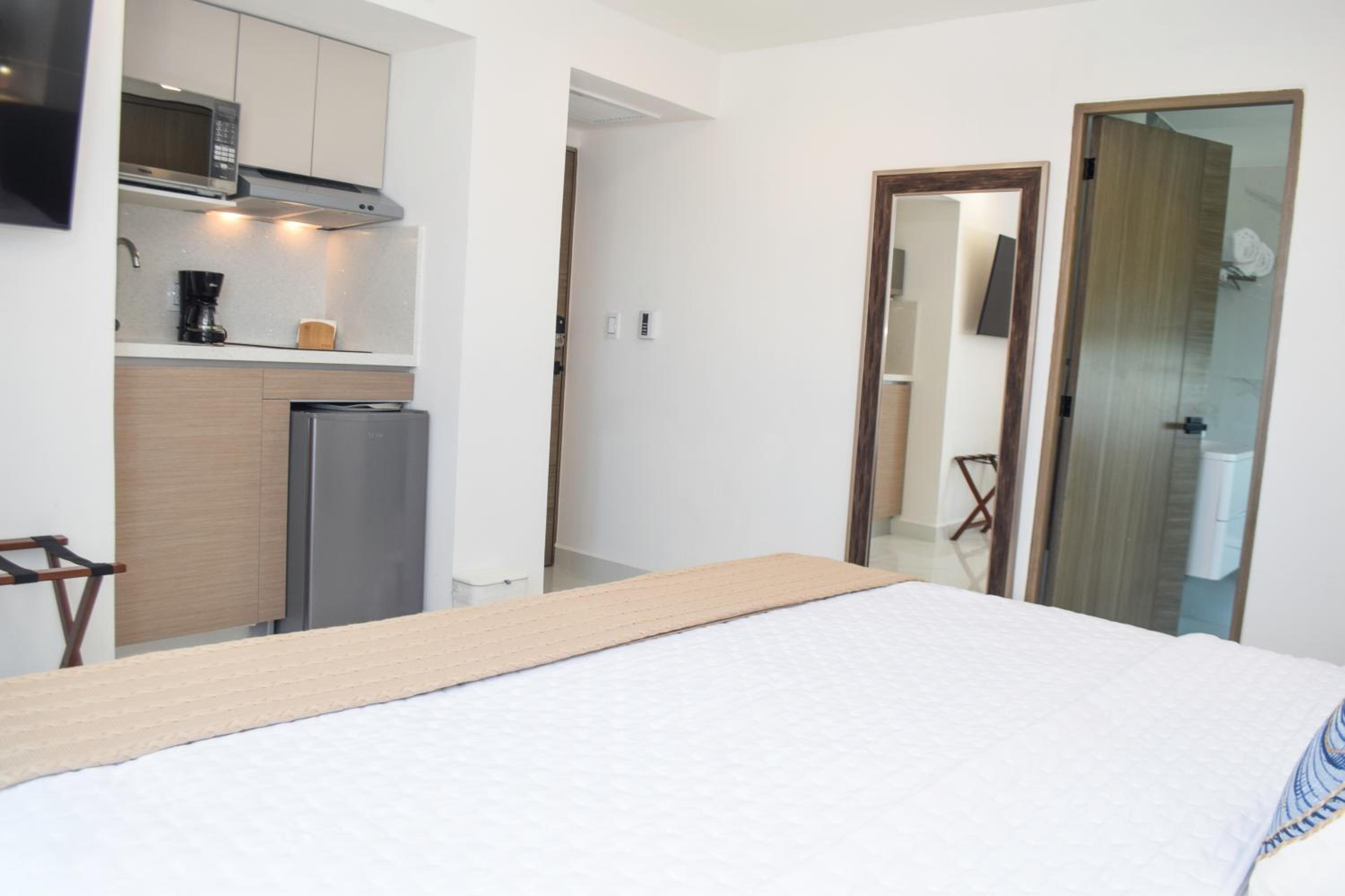 New studio at the Beach, pool, gym, spa 2D