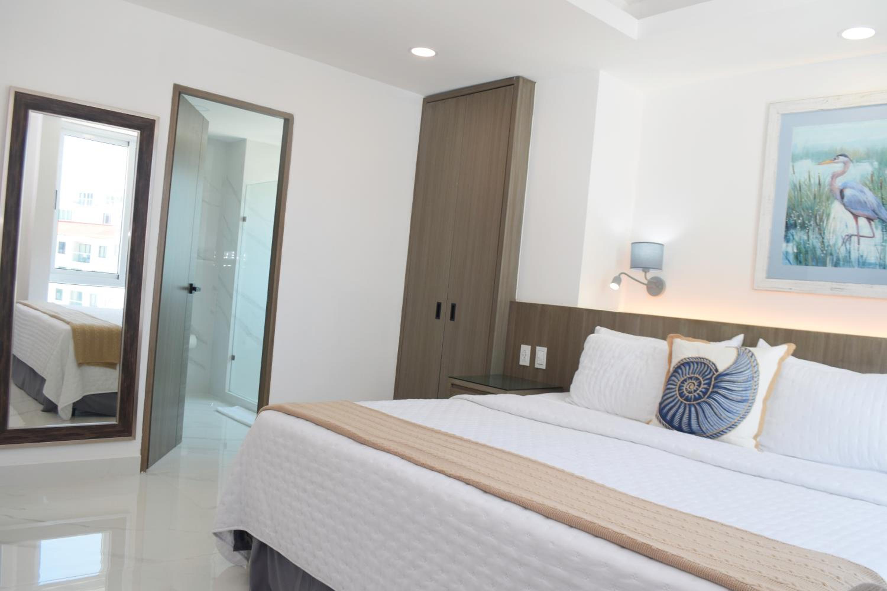New studio at the Beach, pool, gym, spa 2D