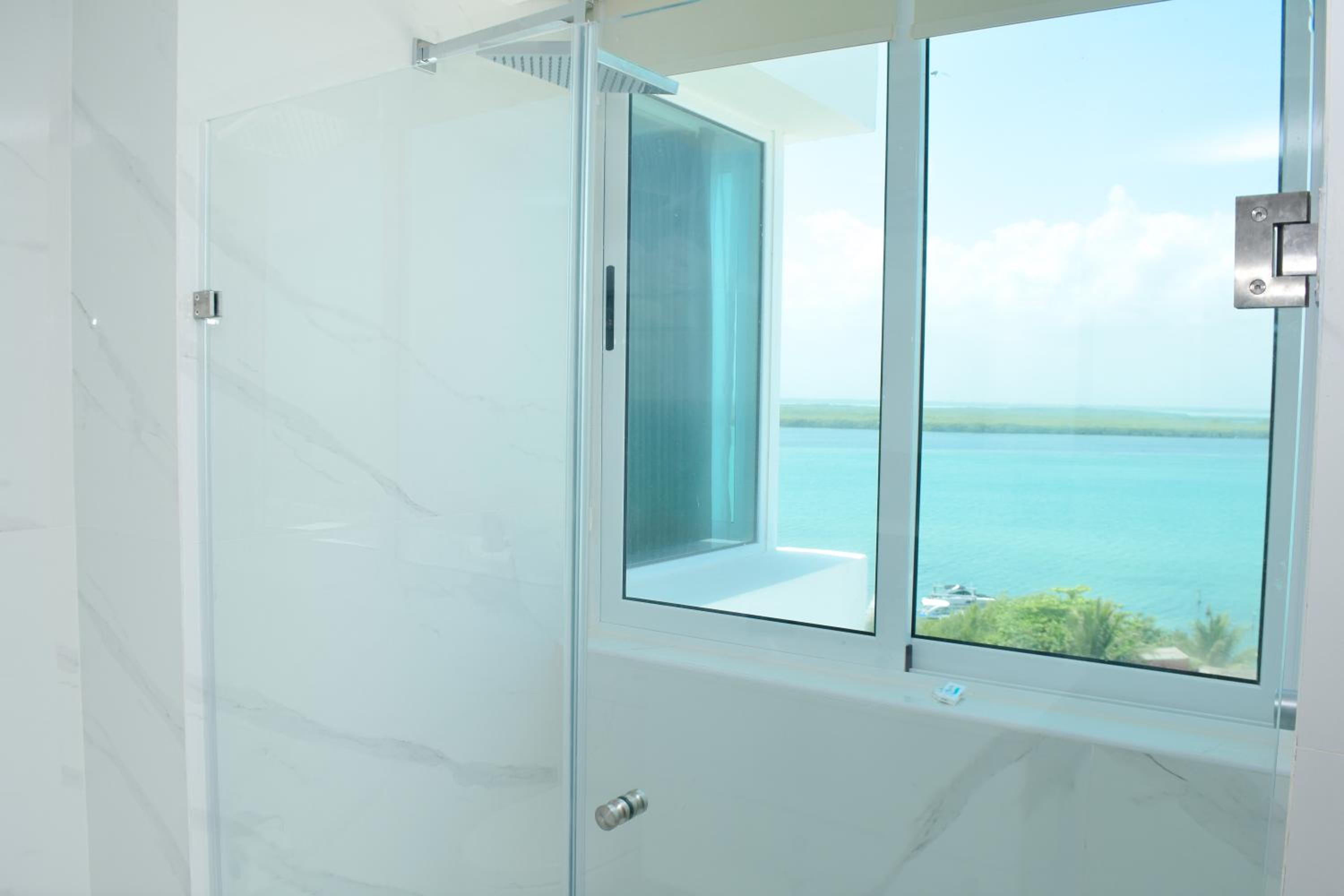New studio at the Beach, pool, gym, spa 2D